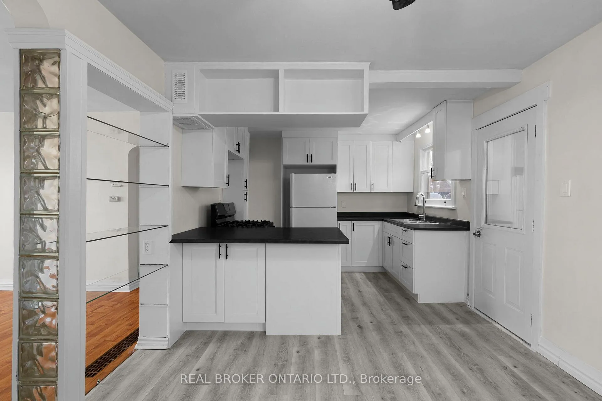 Photo 4 of 20 Rose Avenue, Orillia — HOMEH