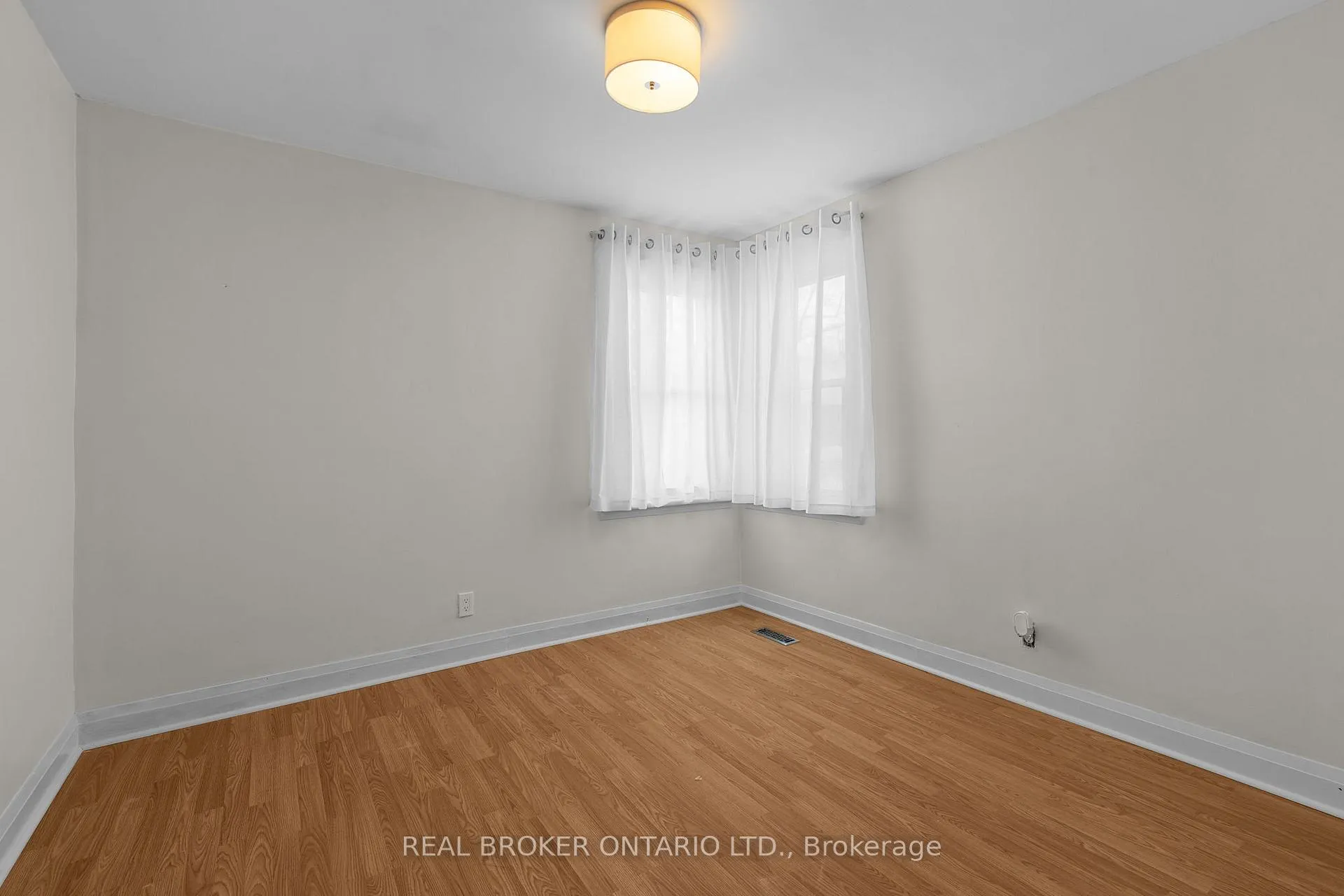 Photo 12 of 20 Rose Avenue, Orillia — HOMEH