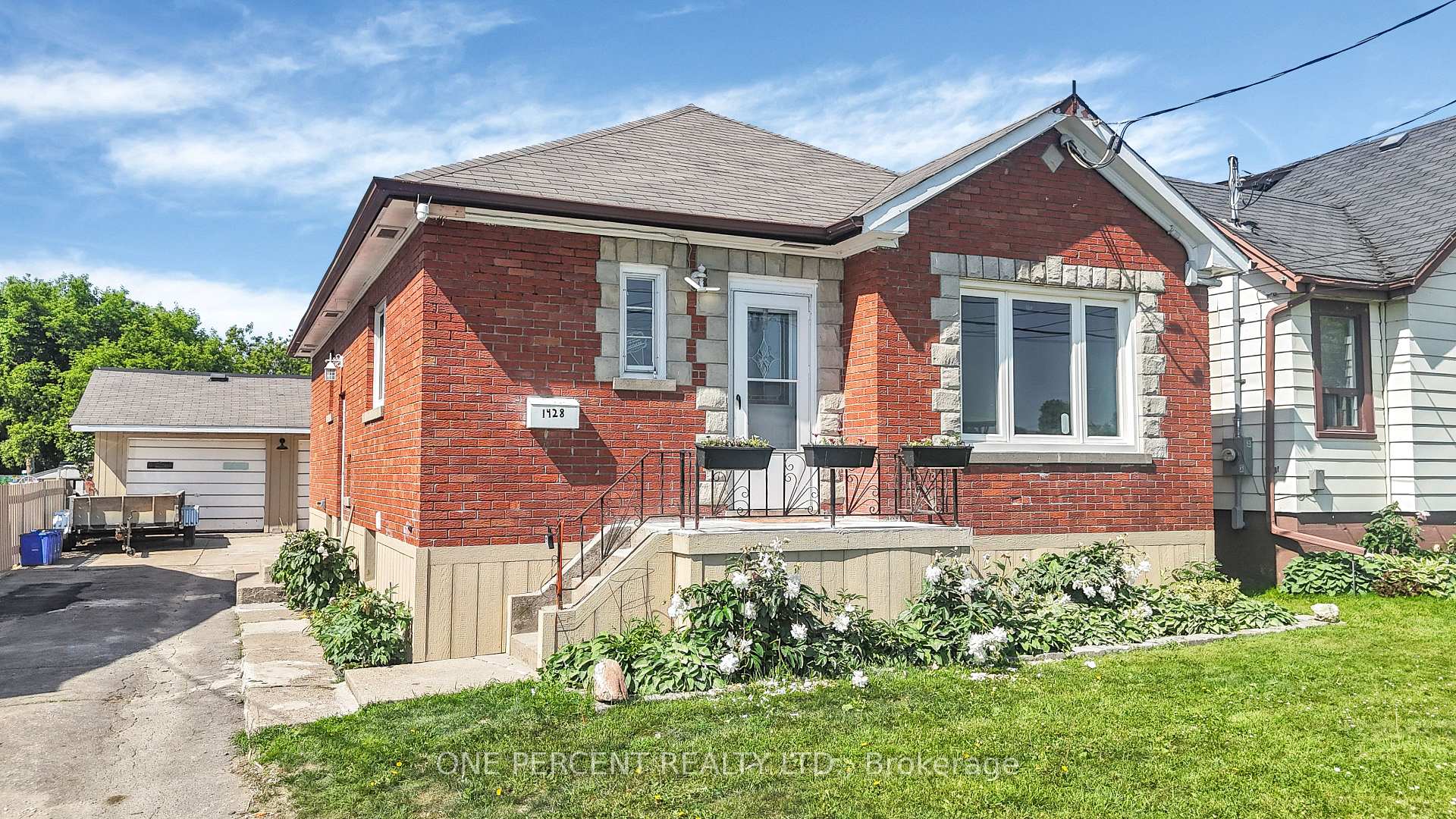 Photo 2 of 1428 Simcoe Street S, Oshawa, Lakeview — HOMEH