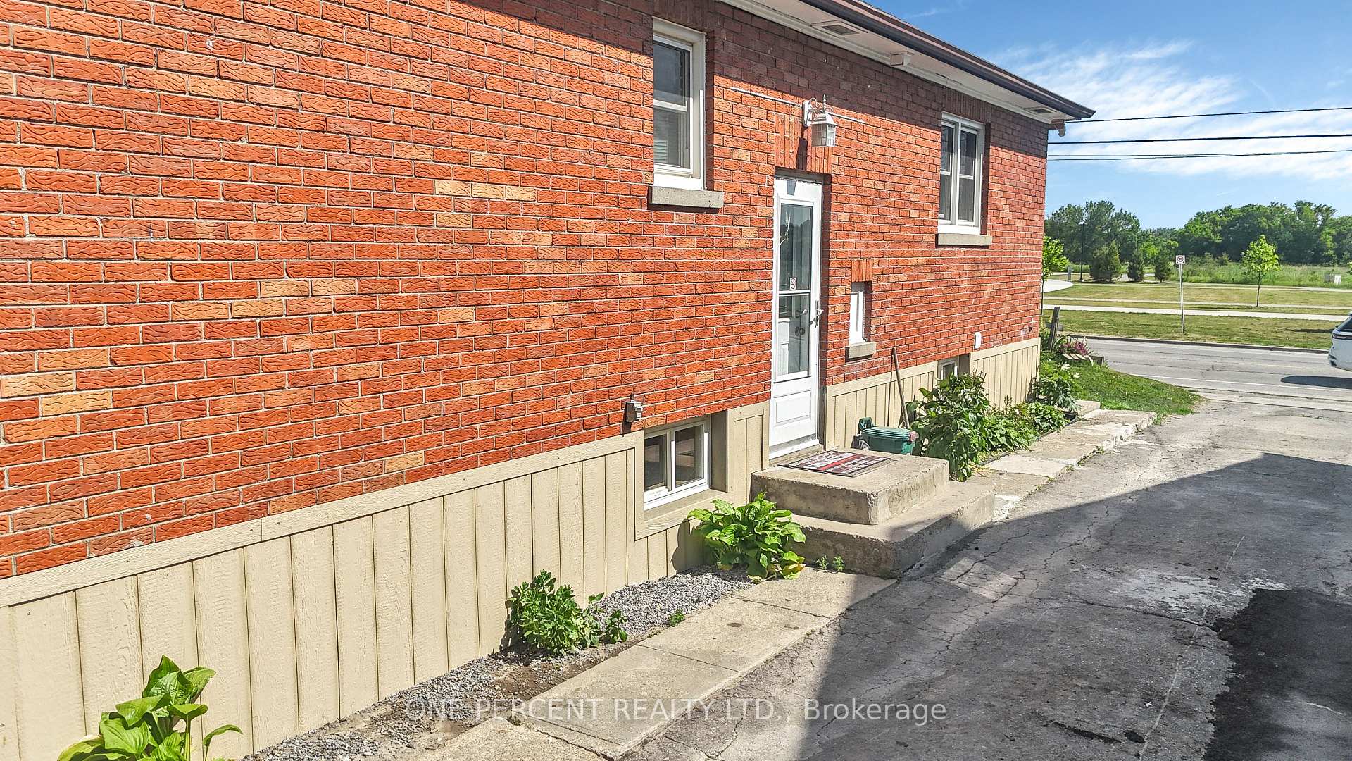 Photo 3 of 1428 Simcoe Street S, Oshawa, Lakeview — HOMEH