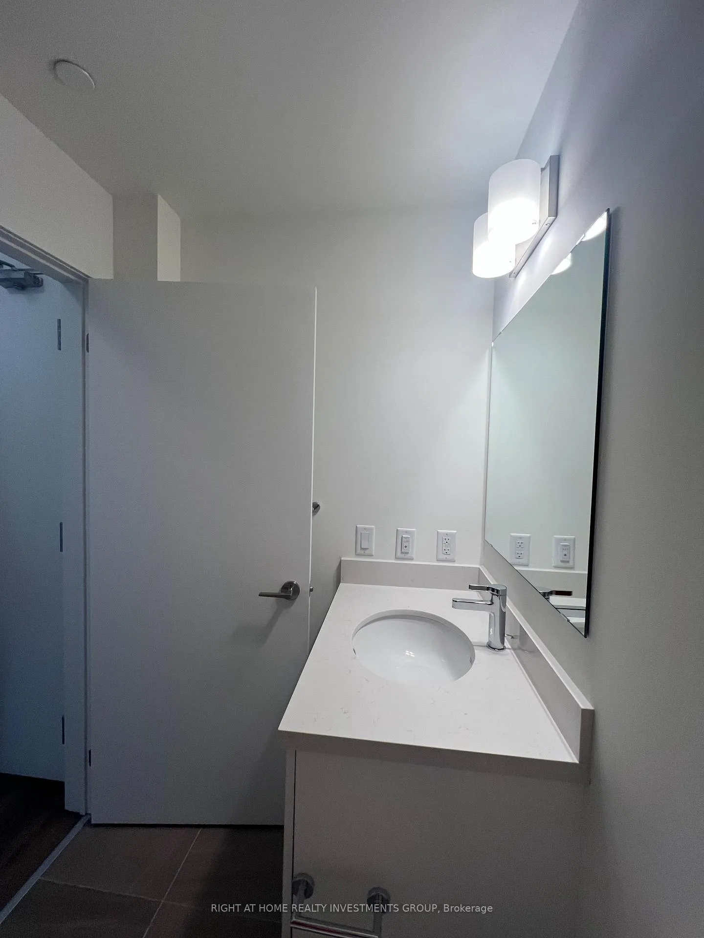 Photo 11 of Unit 804, 51 Clarington Boulevard, Clarington, Bowmanville — HOMEH