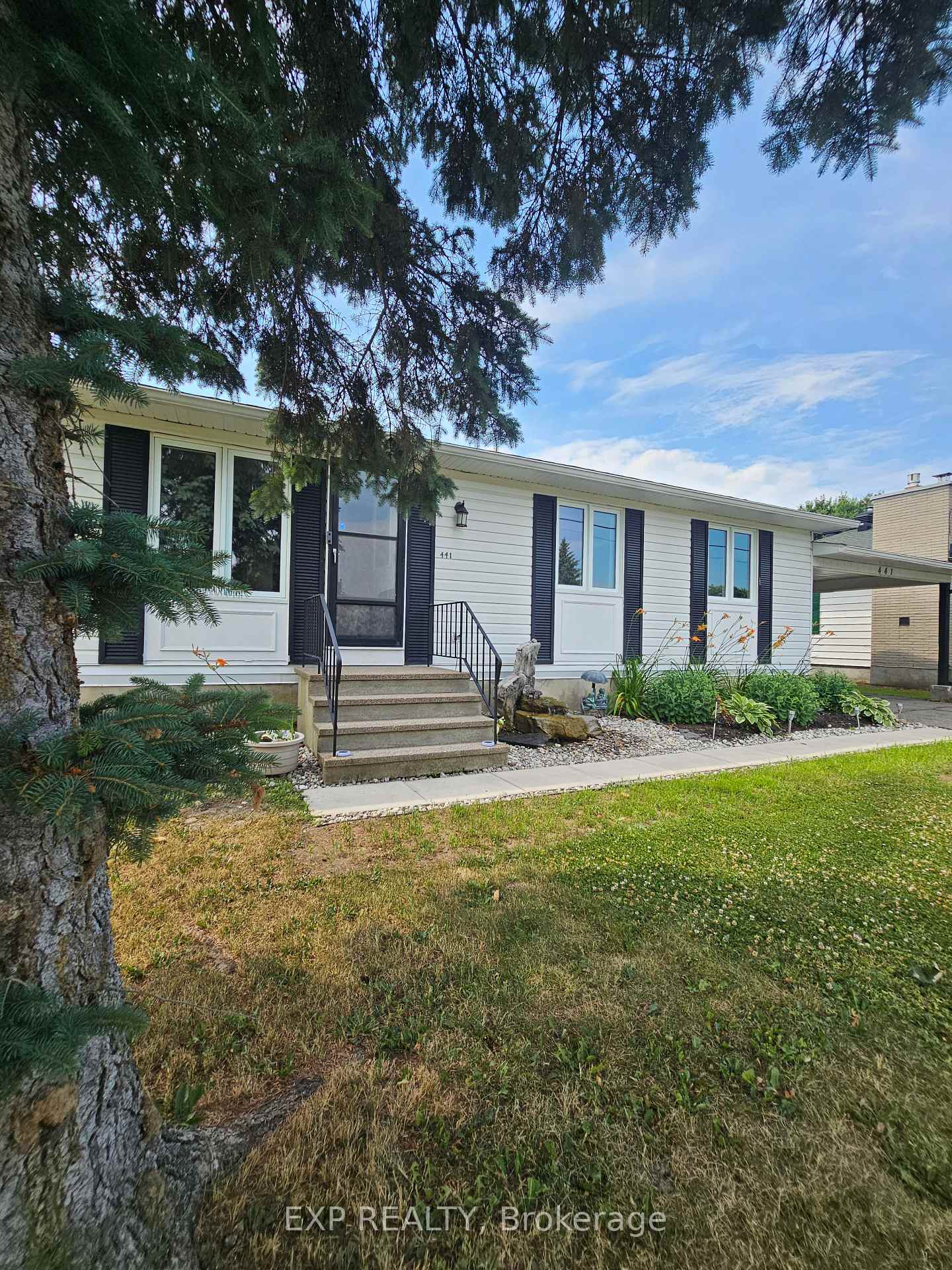 Photo 1 of 441 Queen Street, North Dundas, Winchester — HOMEH