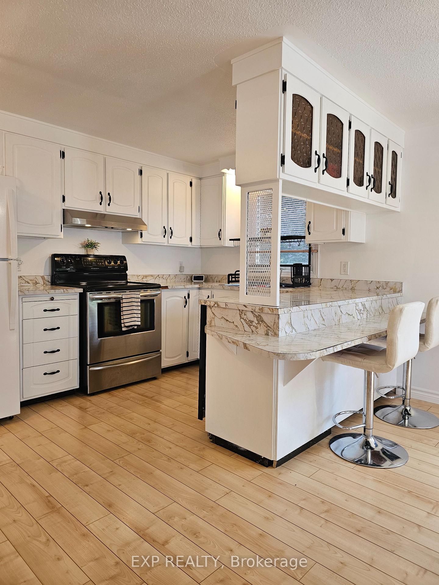 Photo 10 of 441 Queen Street, North Dundas, Winchester — HOMEH