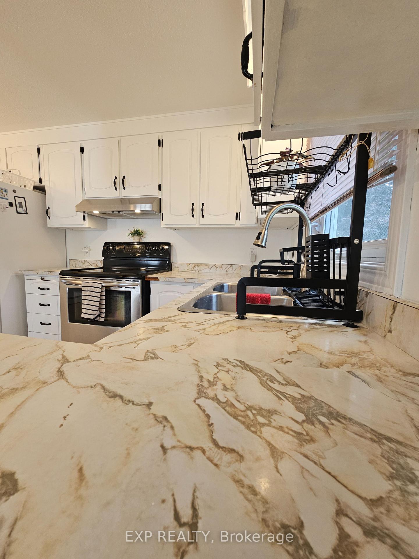 Photo 14 of 441 Queen Street, North Dundas, Winchester — HOMEH