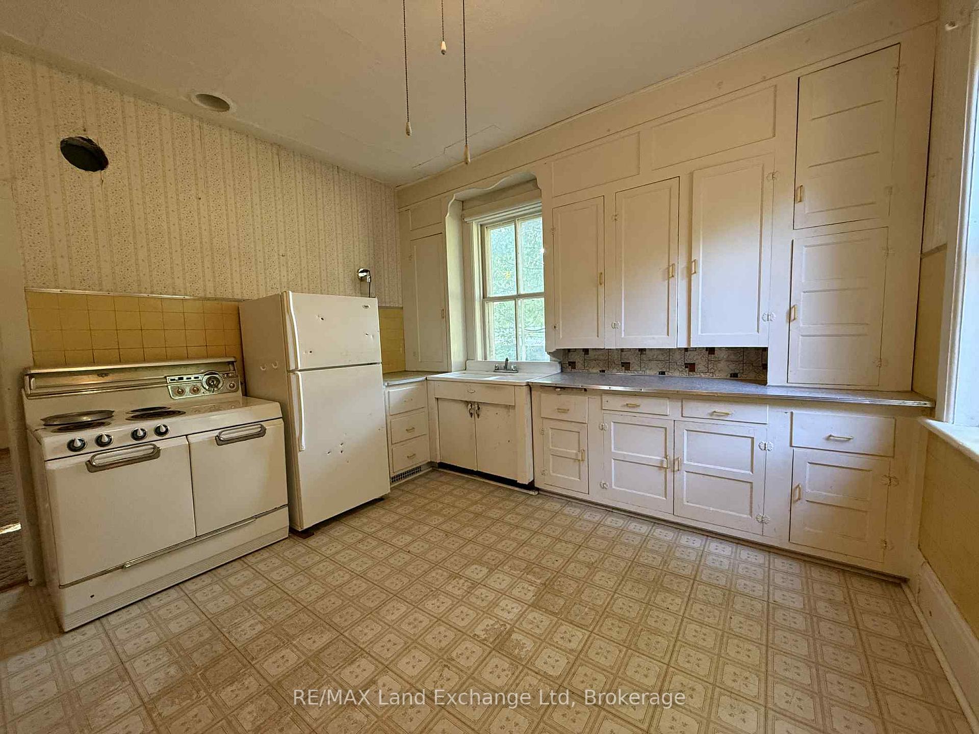 Photo 9 of 66 Diagonal Road, North Huron, Wingham — HOMEH