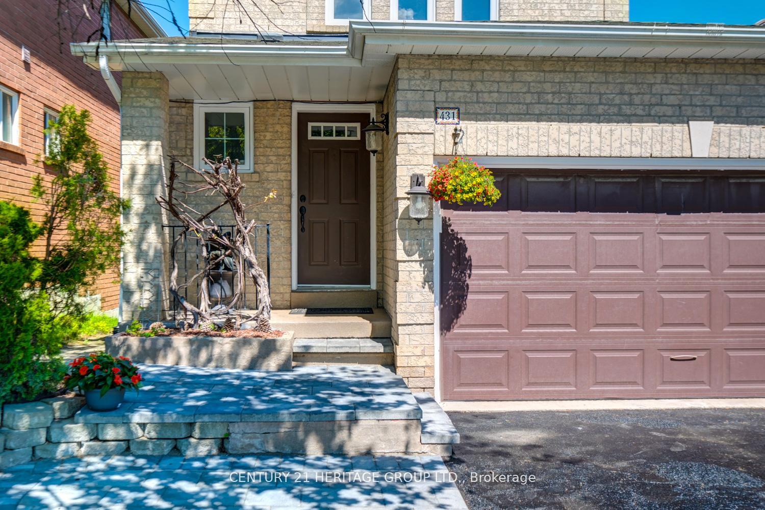 Photo 3 of 431 Carruthers Avenue, Newmarket, Summerhill Estates — HOMEH