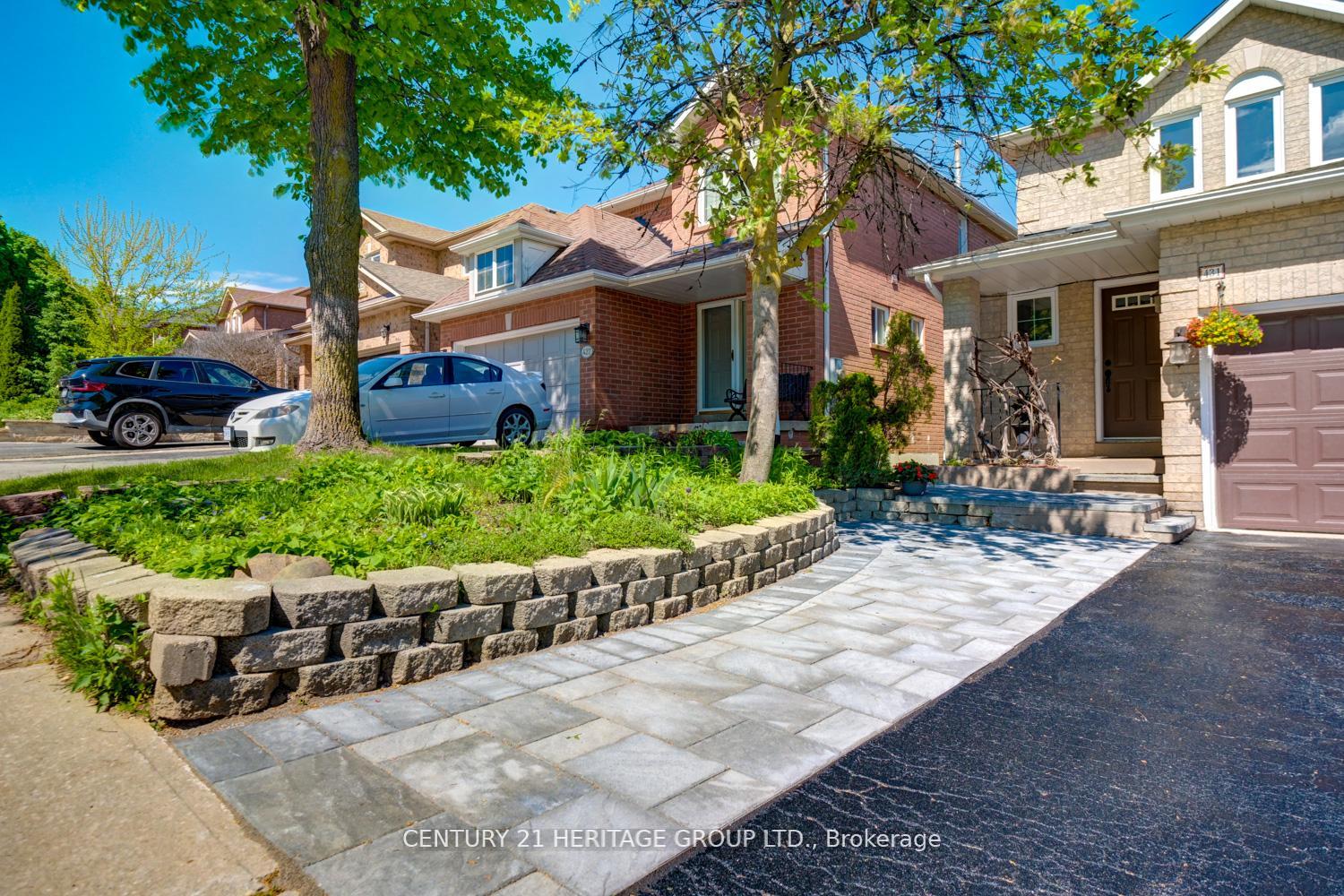 Photo 4 of 431 Carruthers Avenue, Newmarket, Summerhill Estates — HOMEH