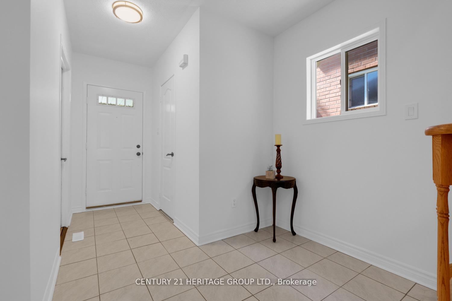Photo 7 of 431 Carruthers Avenue, Newmarket, Summerhill Estates — HOMEH