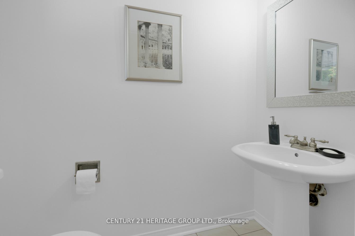 Photo 8 of 431 Carruthers Avenue, Newmarket, Summerhill Estates — HOMEH