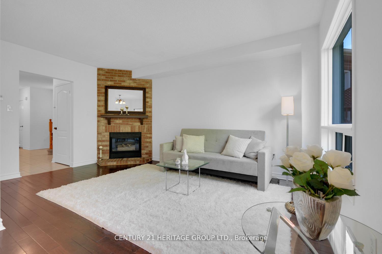 Photo 10 of 431 Carruthers Avenue, Newmarket, Summerhill Estates — HOMEH