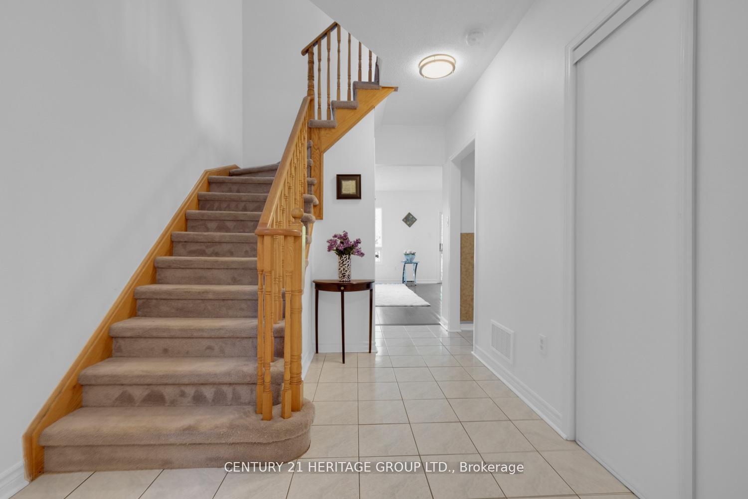 Photo 20 of 431 Carruthers Avenue, Newmarket, Summerhill Estates — HOMEH