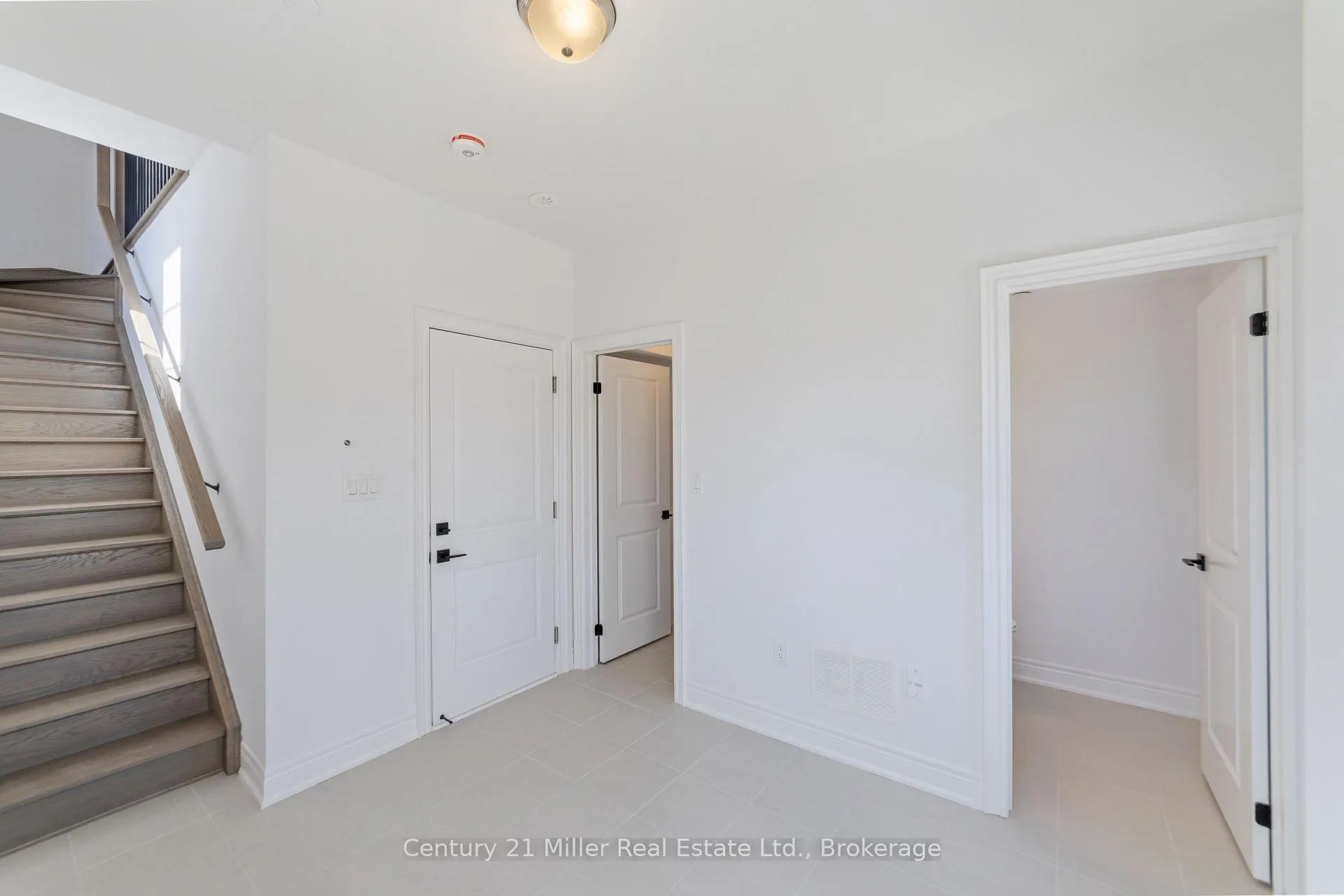 Photo 2 of Unit 48, 2140 Trafalgar Road, Oakville, River Oaks — HOMEH