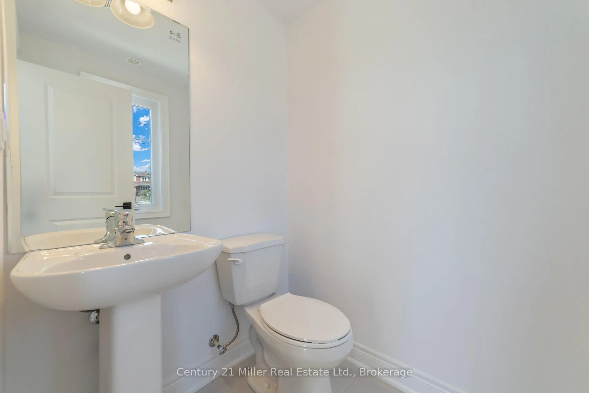 Photo 3 of Unit 48, 2140 Trafalgar Road, Oakville, River Oaks — HOMEH