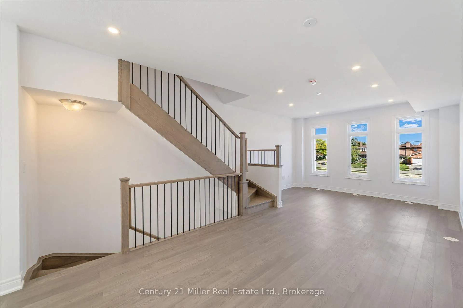 Photo 4 of Unit 48, 2140 Trafalgar Road, Oakville, River Oaks — HOMEH