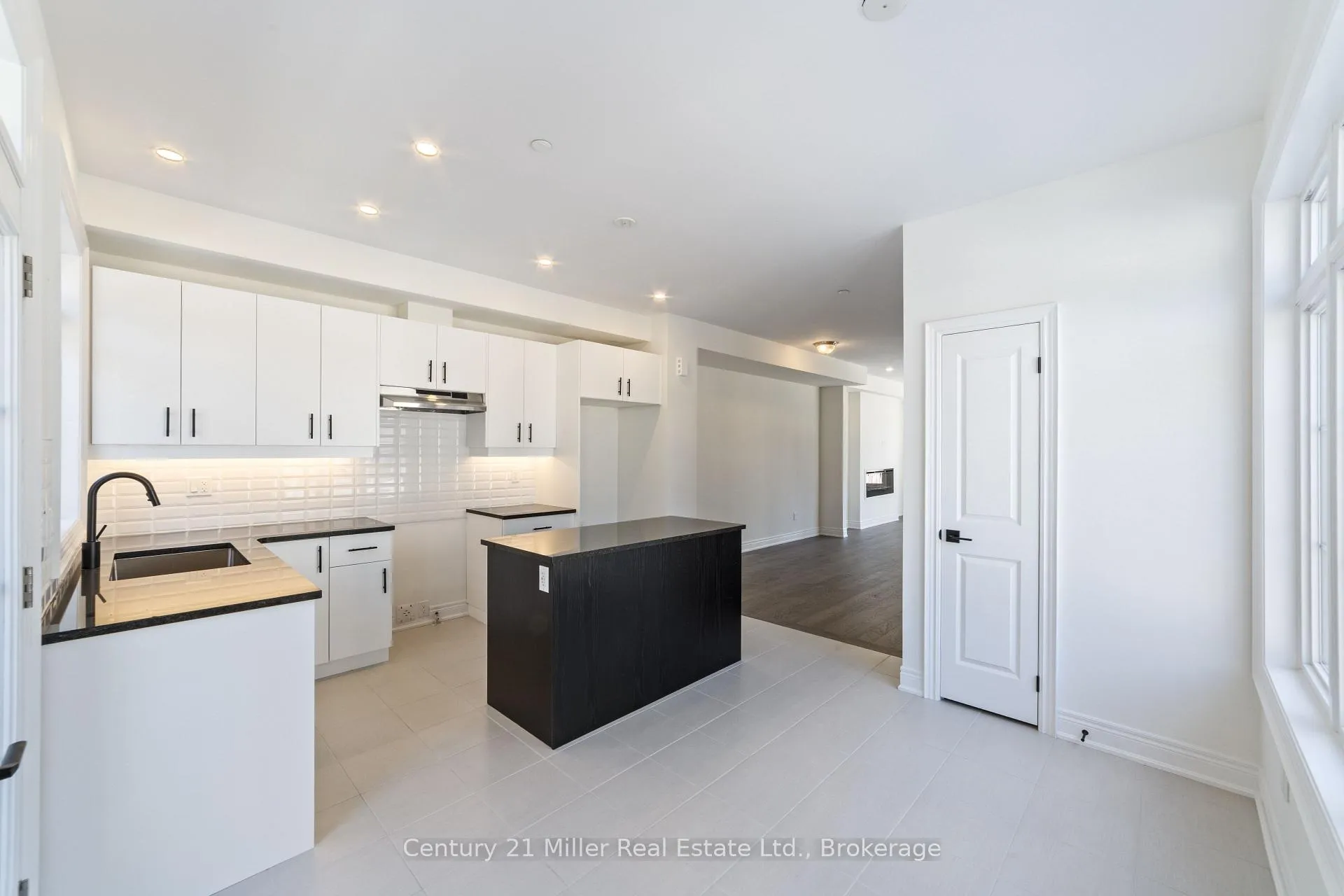 Photo 9 of Unit 48, 2140 Trafalgar Road, Oakville, River Oaks — HOMEH