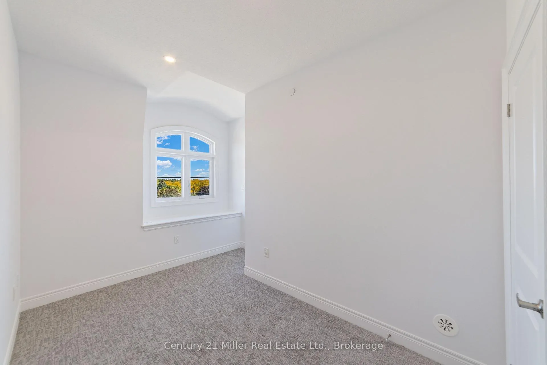 Photo 19 of Unit 48, 2140 Trafalgar Road, Oakville, River Oaks — HOMEH