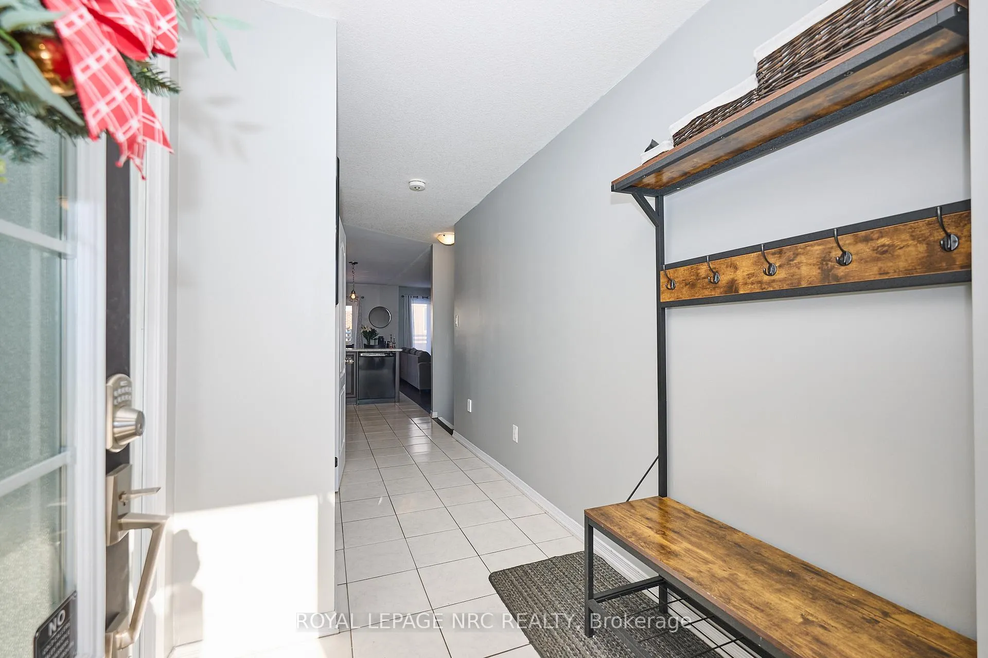 Photo 5 of 7759 White Pine Crescent, Niagara Falls, Brown — HOMEH