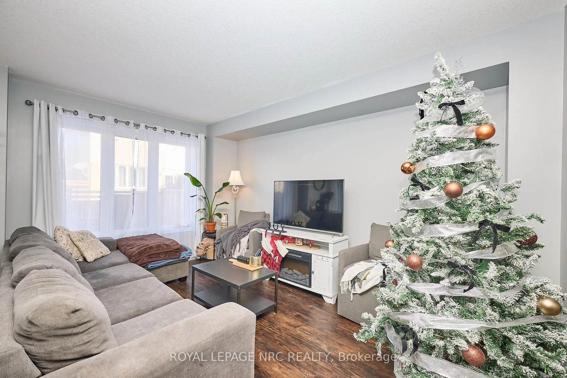 Photo 10 of 7759 White Pine Crescent, Niagara Falls, Brown — HOMEH
