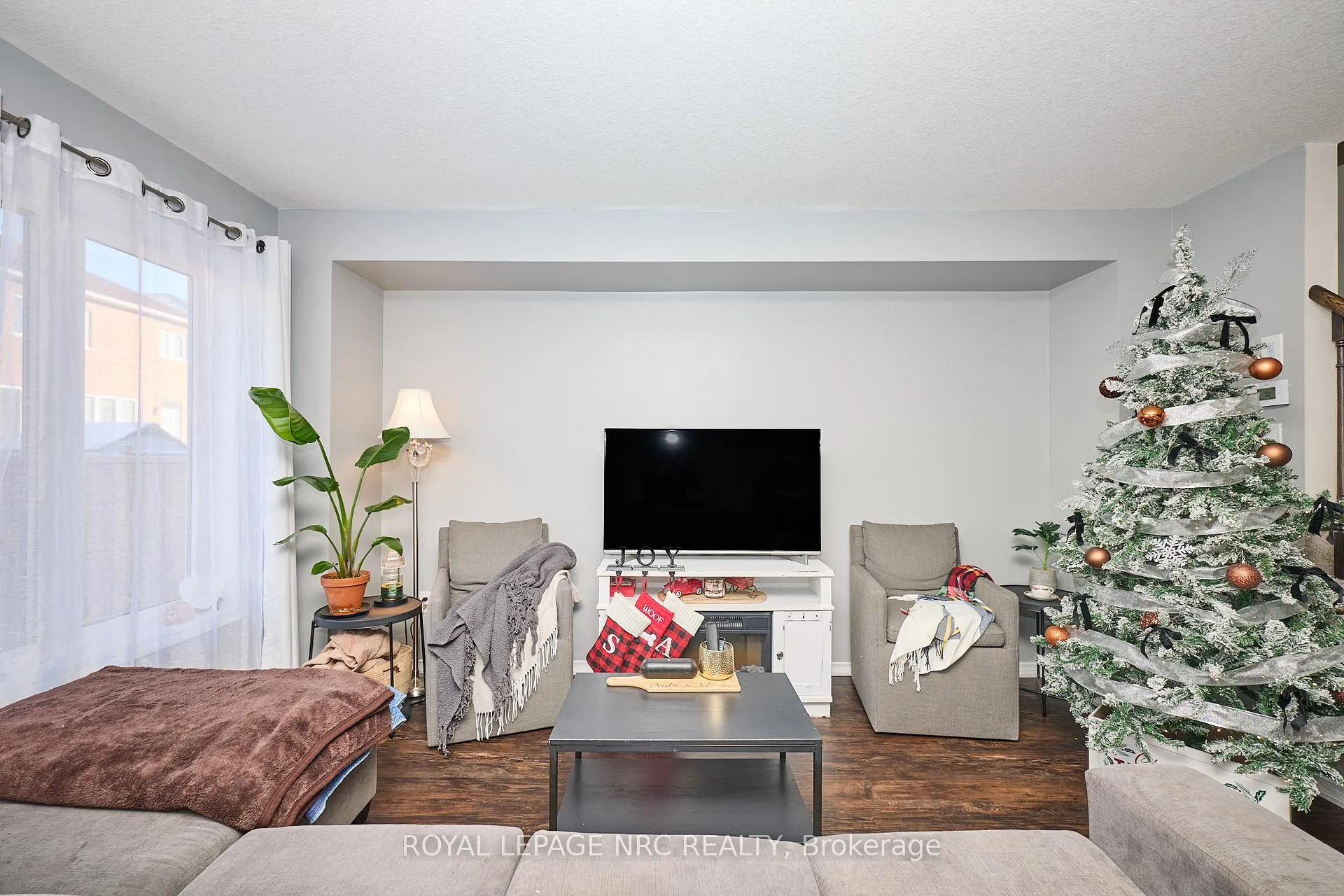 Photo 11 of 7759 White Pine Crescent, Niagara Falls, Brown — HOMEH