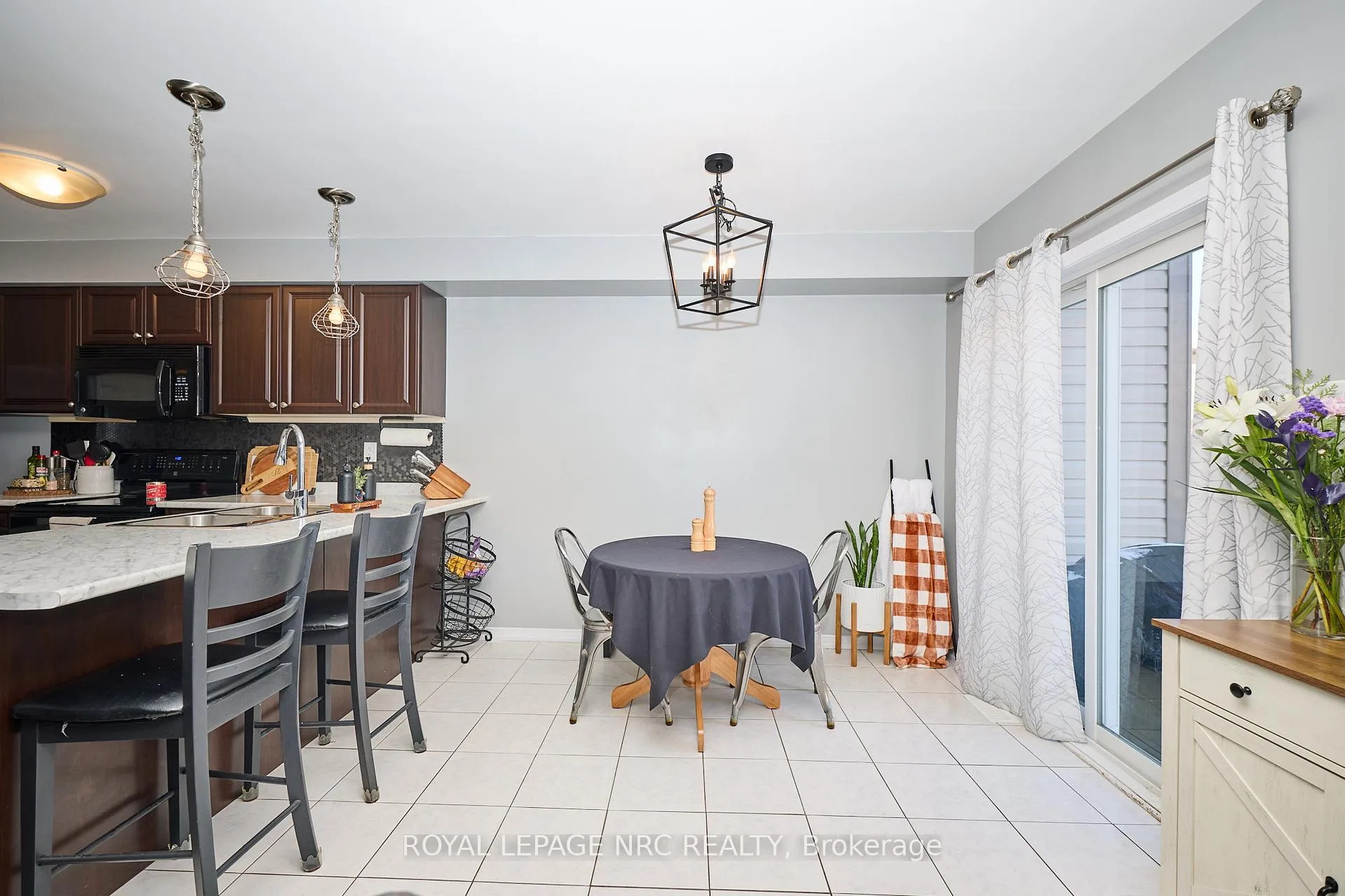 Photo 13 of 7759 White Pine Crescent, Niagara Falls, Brown — HOMEH