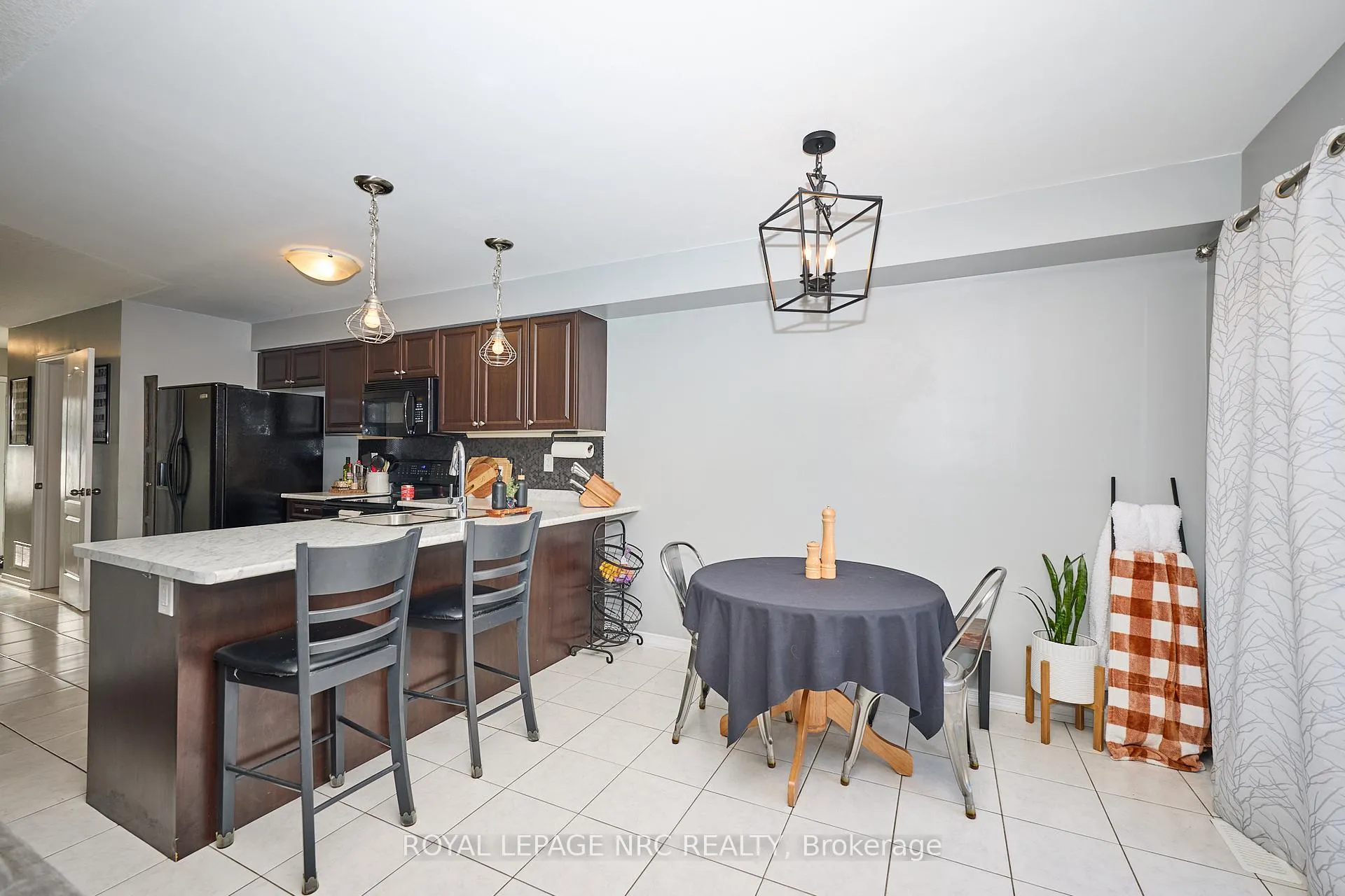 Photo 14 of 7759 White Pine Crescent, Niagara Falls, Brown — HOMEH
