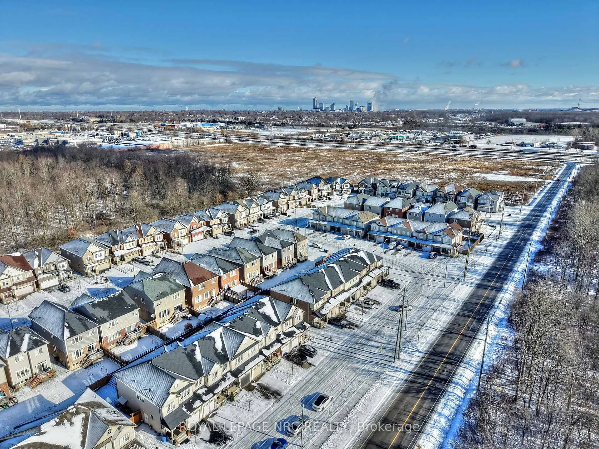 Photo 34 of 7759 White Pine Crescent, Niagara Falls, Brown — HOMEH