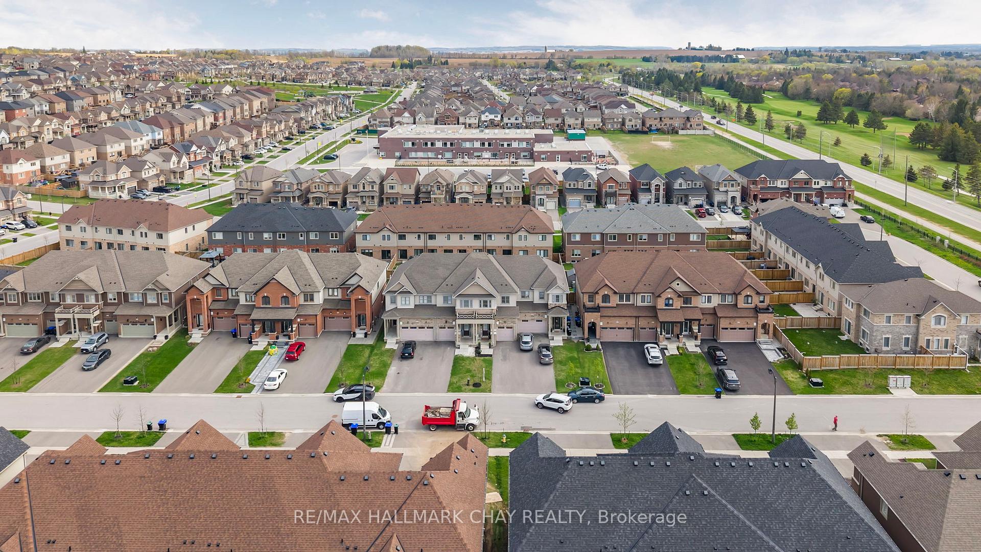 Photo 3 of 31 Arnold Crescent, New Tecumseth, Alliston — HOMEH