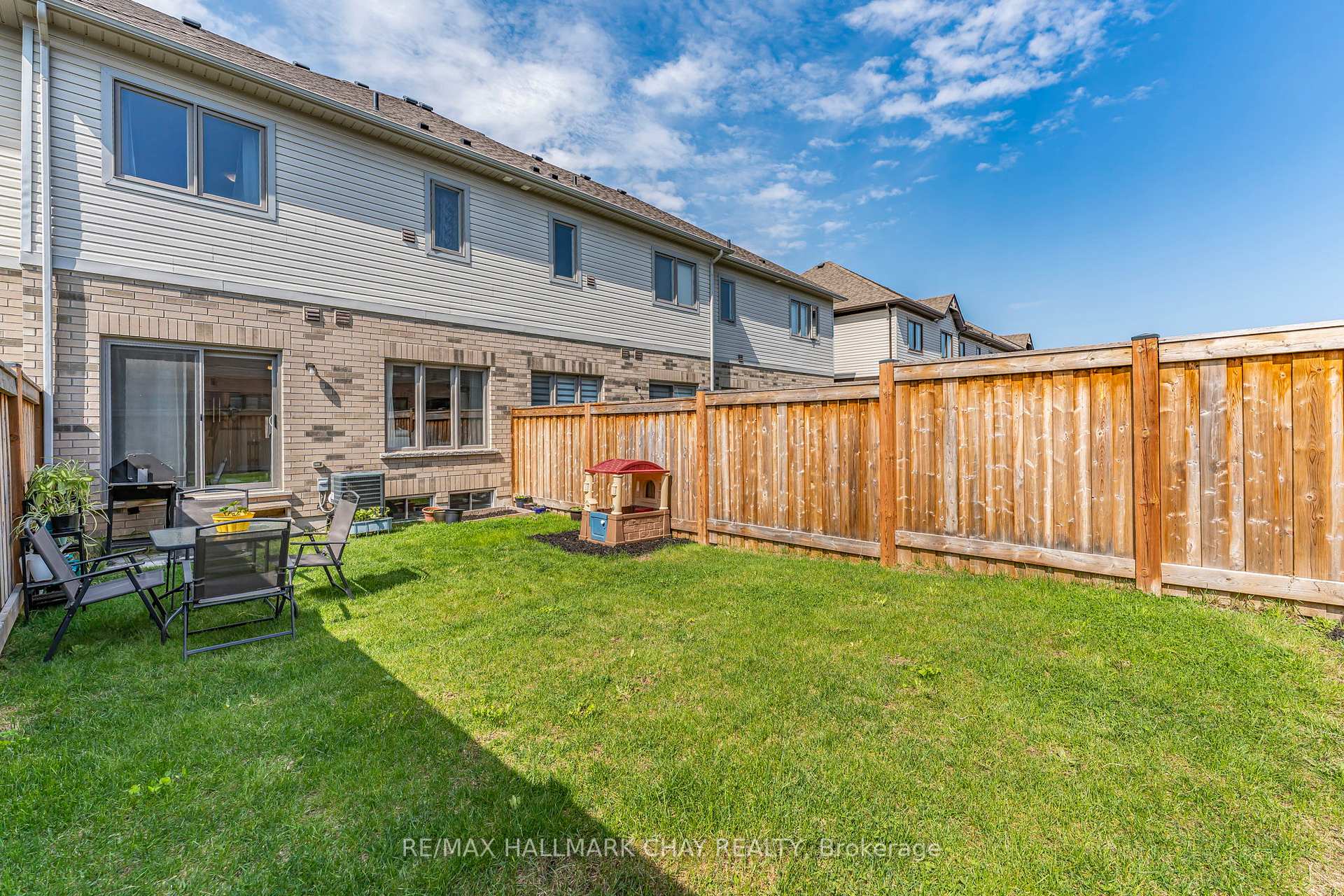 Photo 5 of 31 Arnold Crescent, New Tecumseth, Alliston — HOMEH