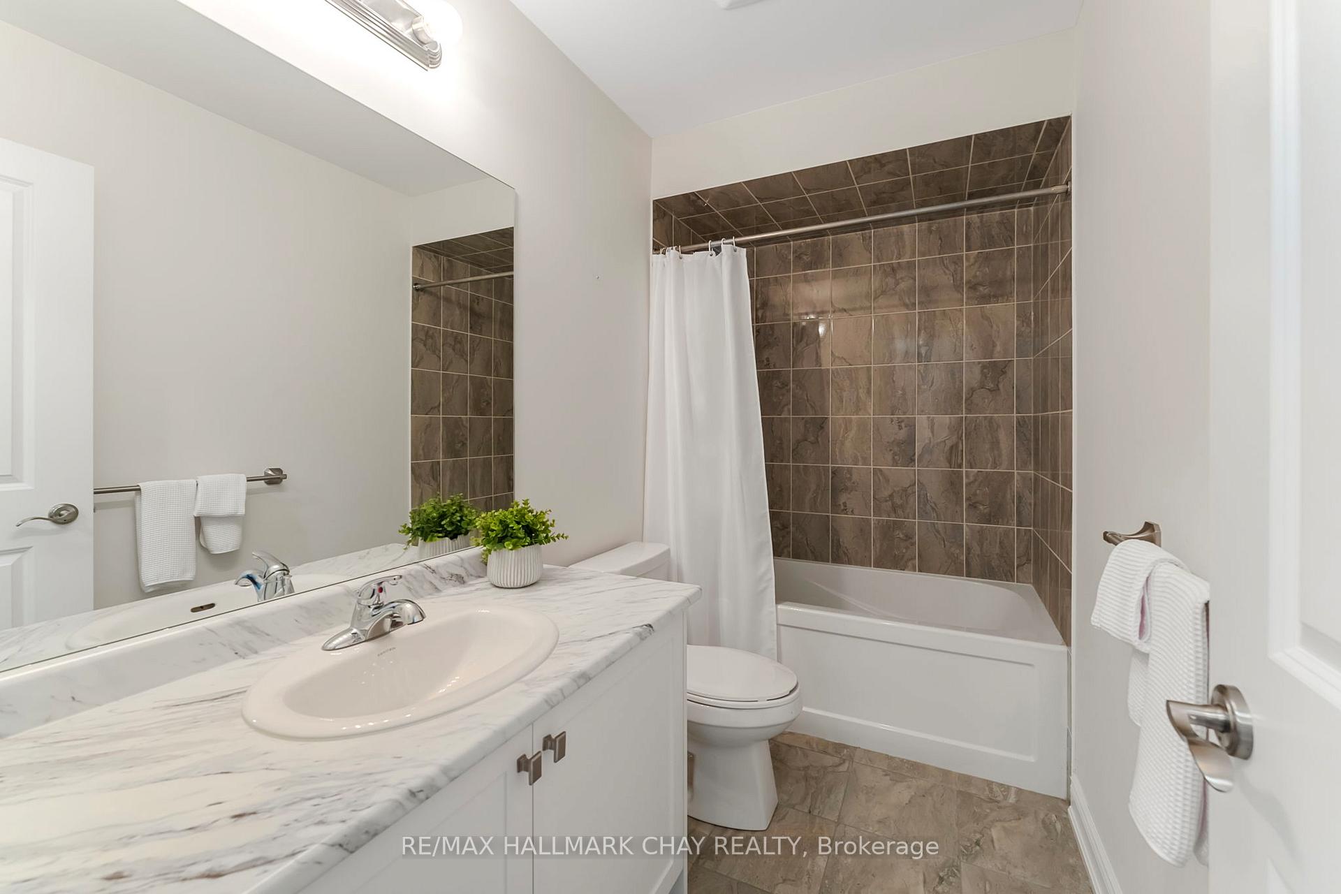 Photo 10 of 31 Arnold Crescent, New Tecumseth, Alliston — HOMEH