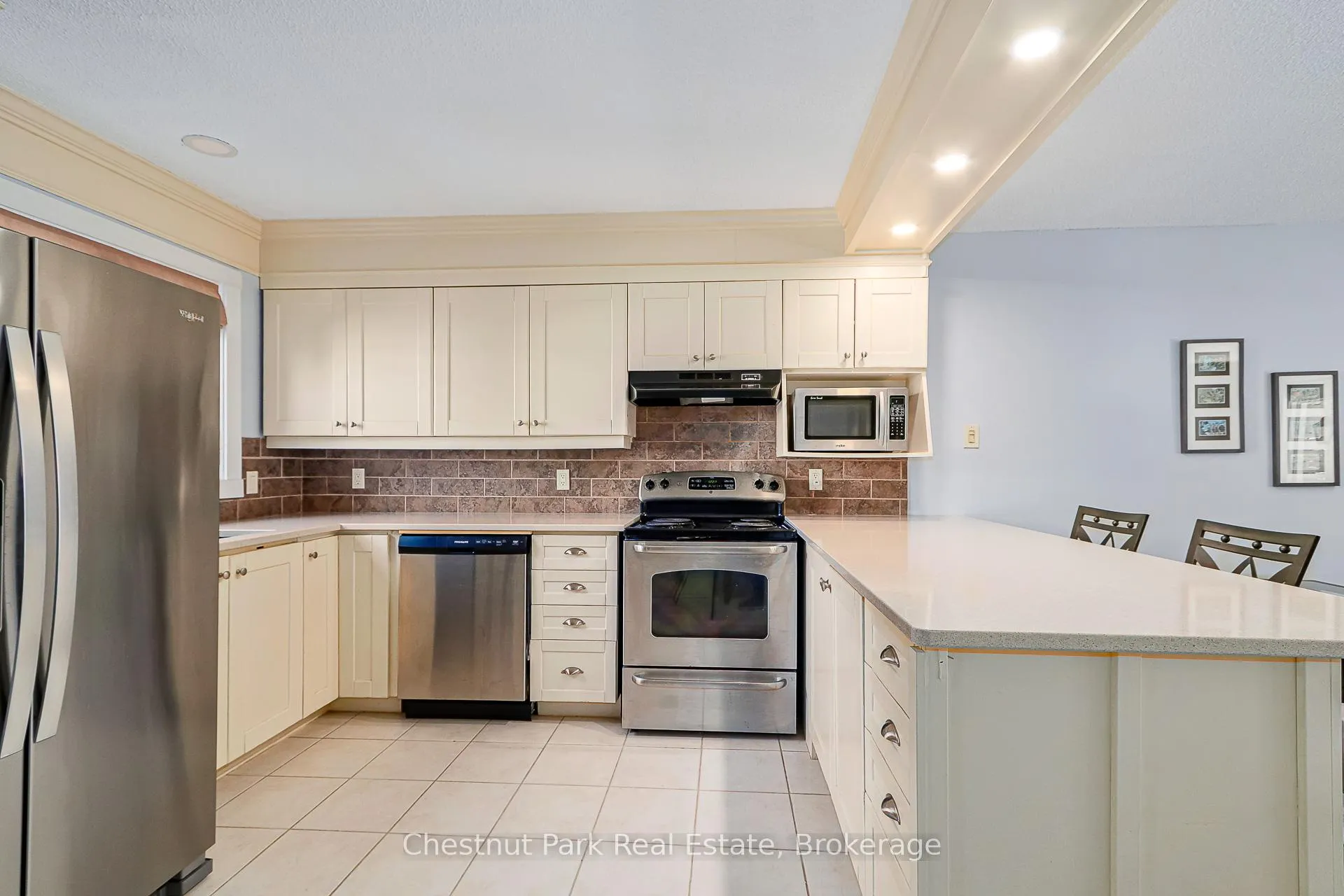 Photo 6 of 522 Oxbow Crescent, Collingwood — HOMEH
