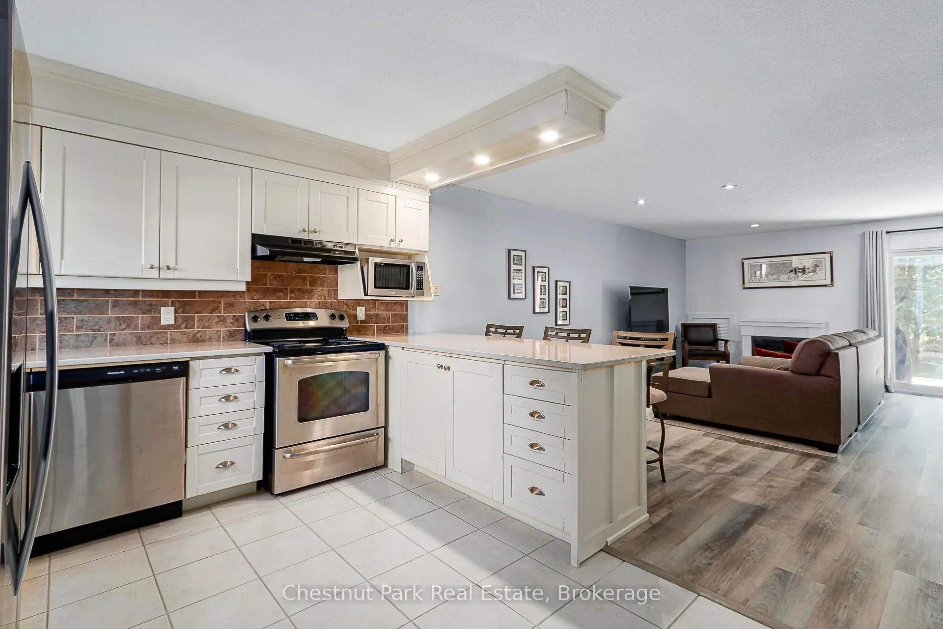 Photo 7 of 522 Oxbow Crescent, Collingwood — HOMEH