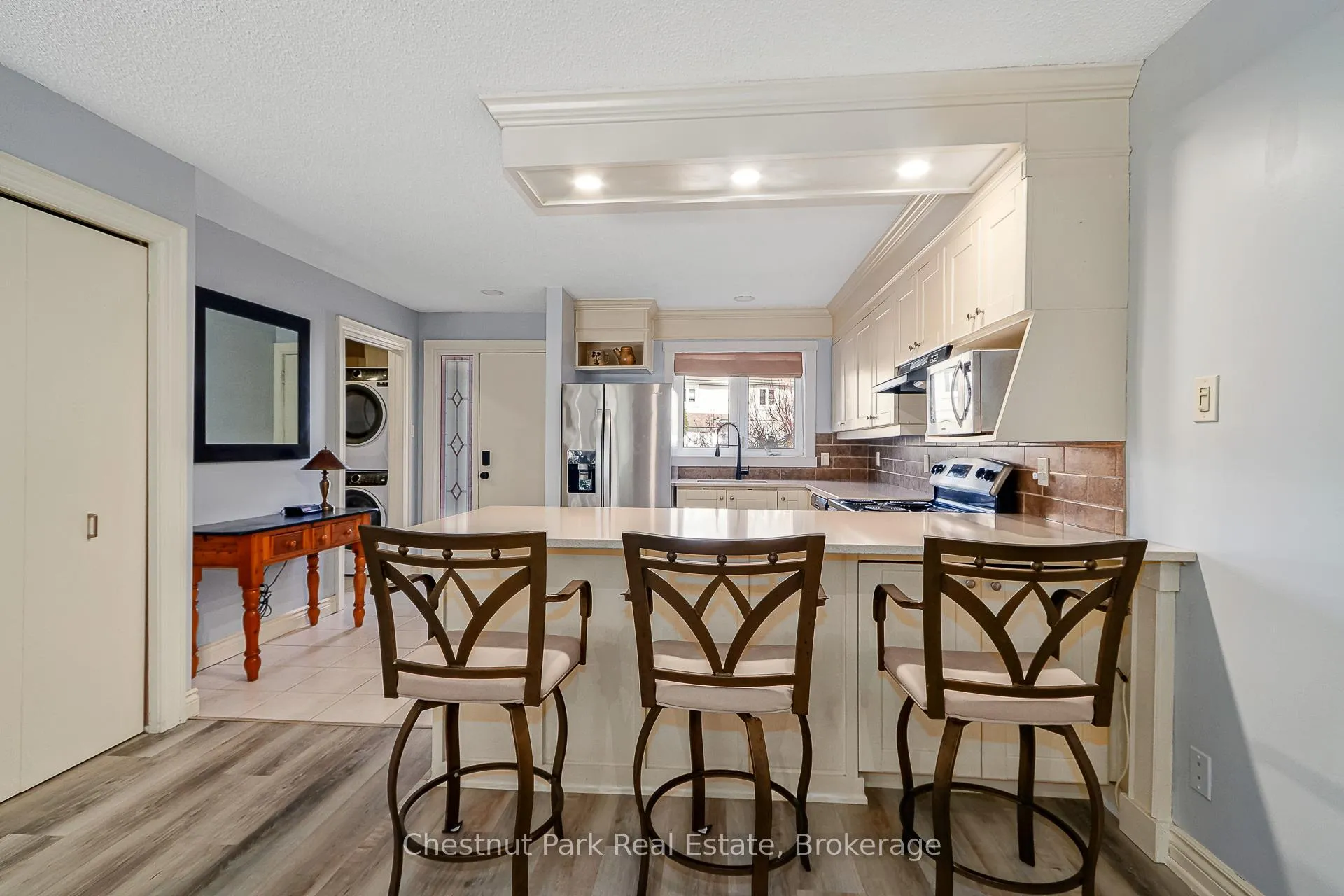 Photo 9 of 522 Oxbow Crescent, Collingwood — HOMEH