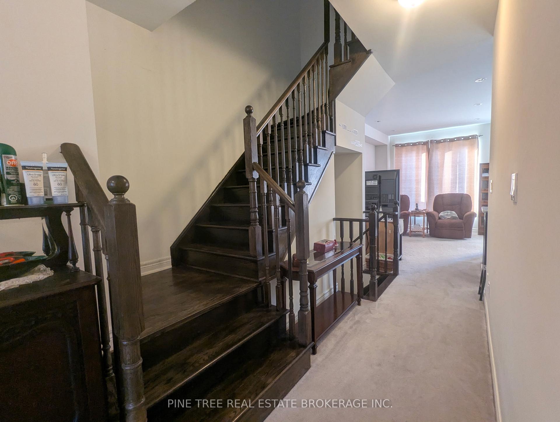 Photo 7 of 22 Weaver Terrace, New Tecumseth, Tottenham — HOMEH