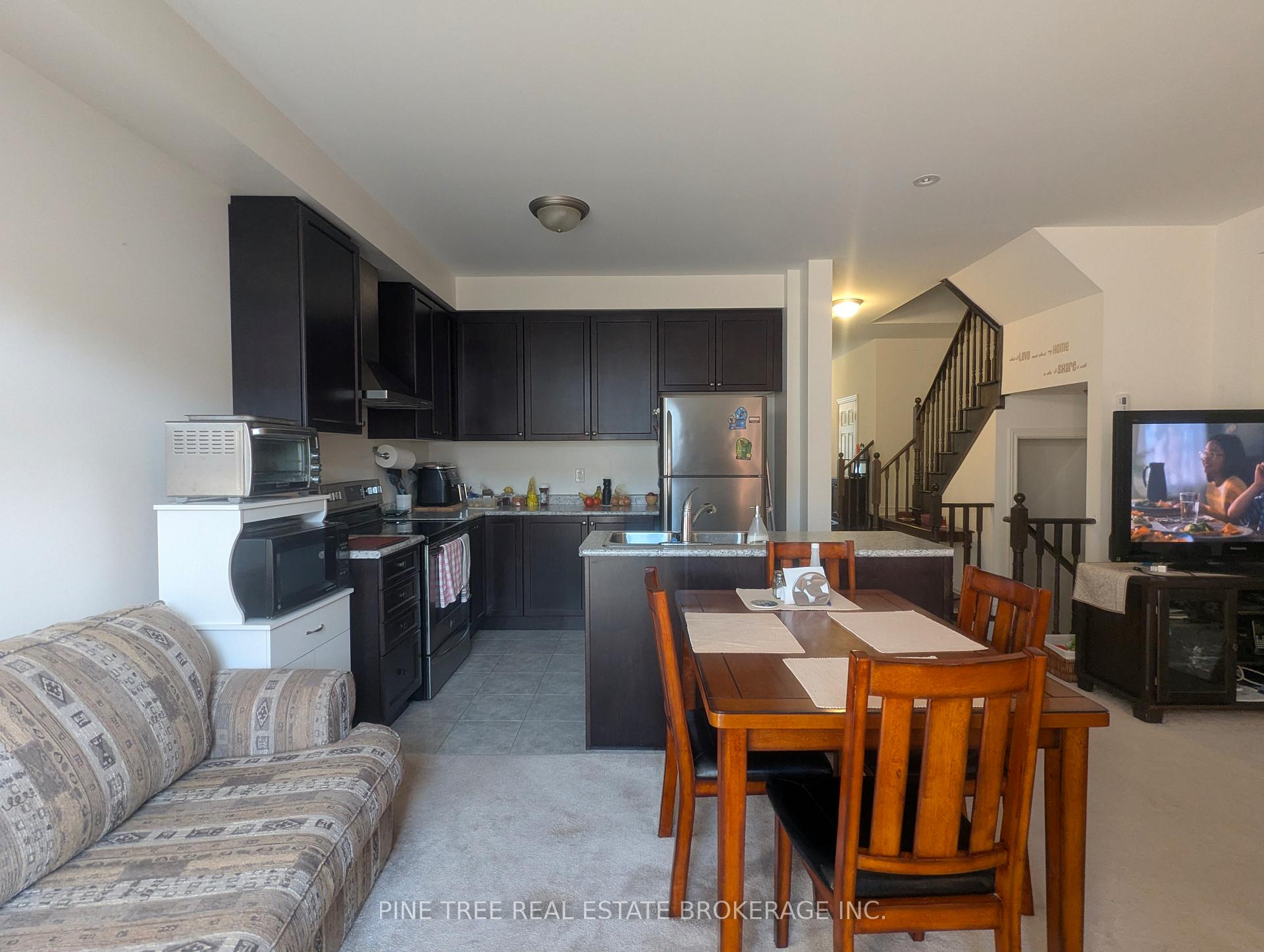 Photo 10 of 22 Weaver Terrace, New Tecumseth, Tottenham — HOMEH