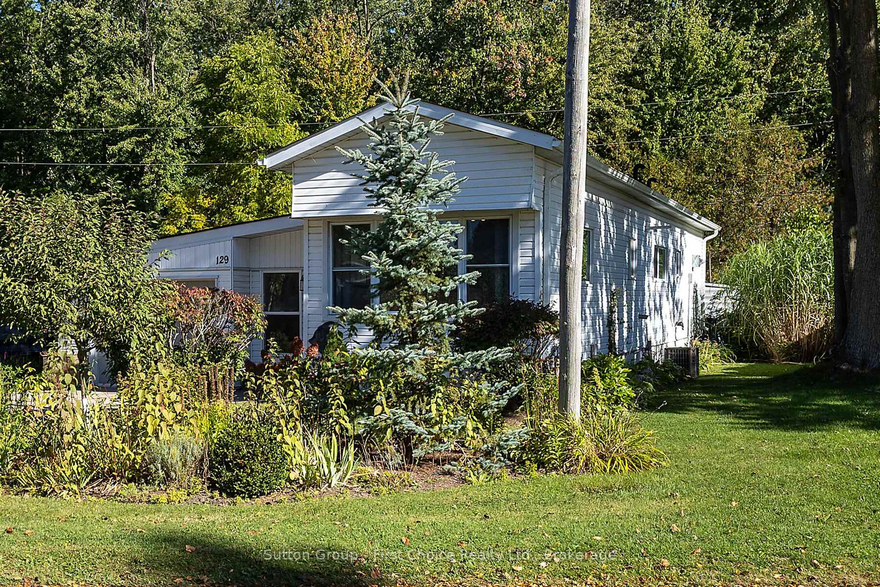 Photo 2 of 129 Ash Street, Perth East, Crystal Lake — HOMEH