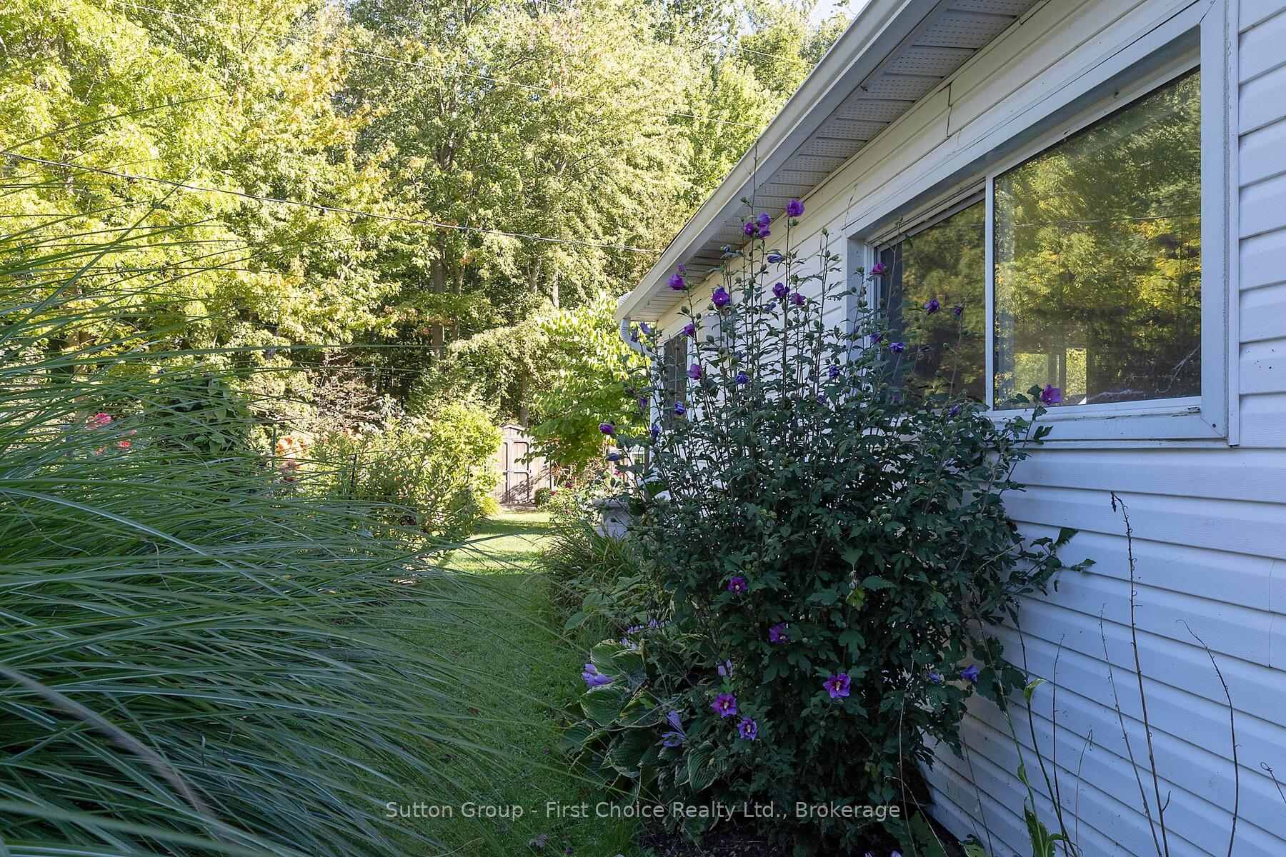Photo 4 of 129 Ash Street, Perth East, Crystal Lake — HOMEH