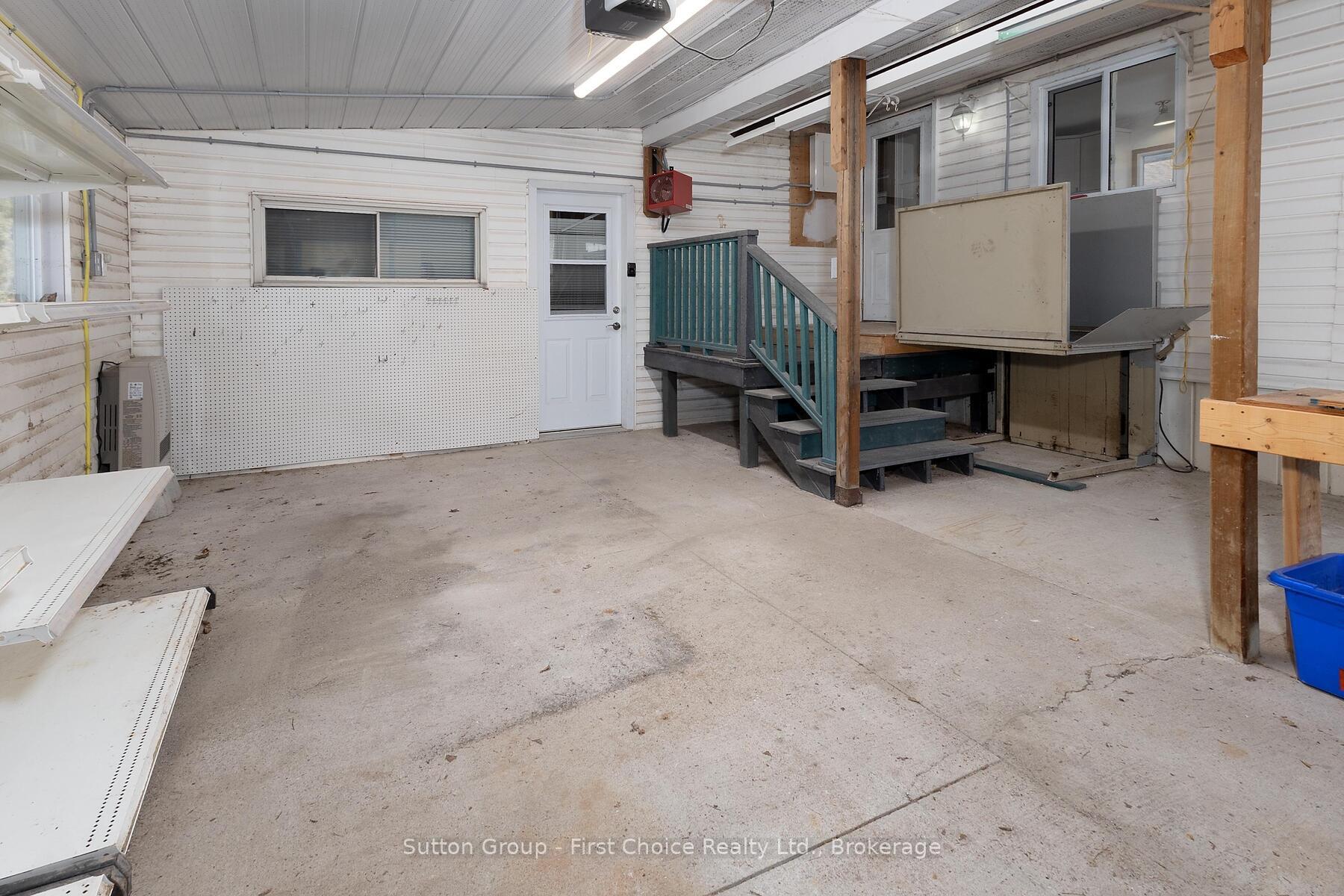 Photo 6 of 129 Ash Street, Perth East, Crystal Lake — HOMEH