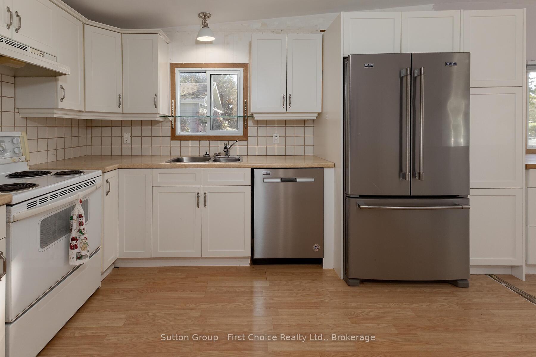 Photo 8 of 129 Ash Street, Perth East, Crystal Lake — HOMEH