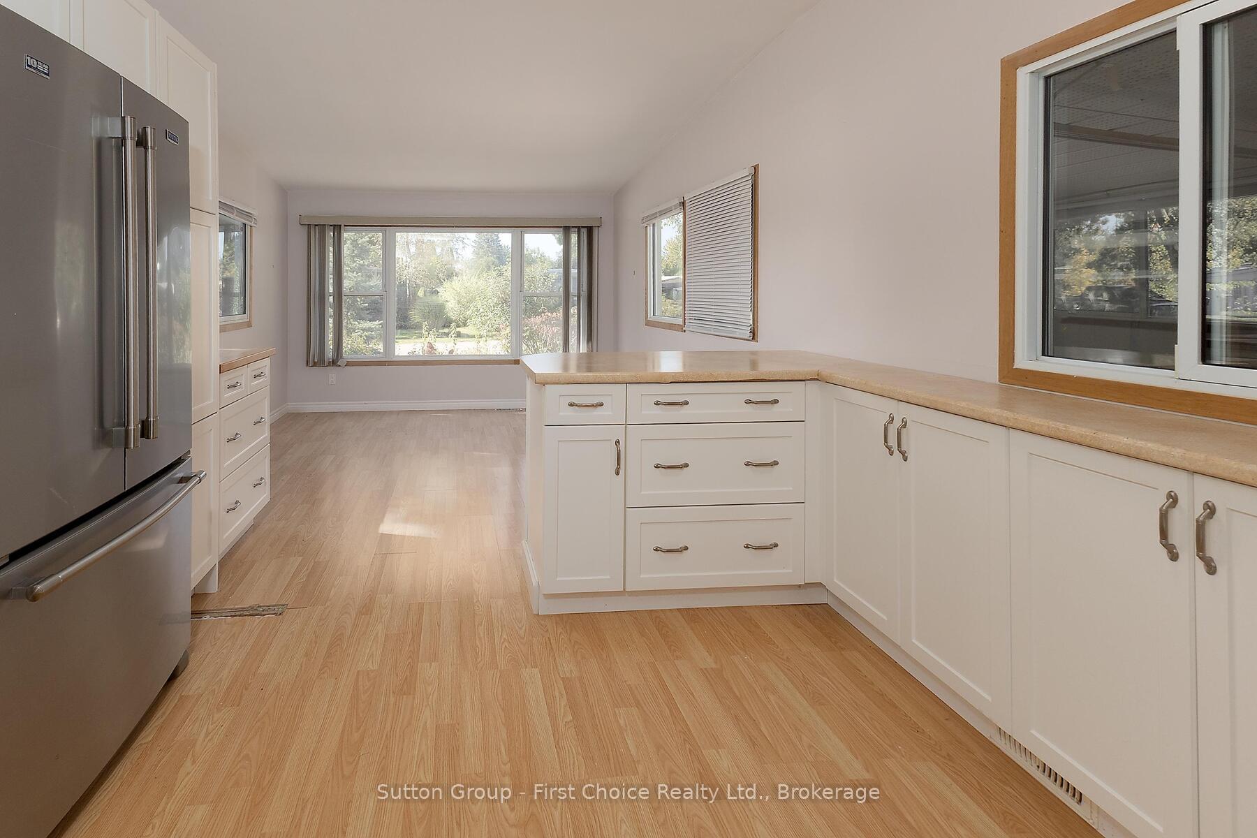 Photo 9 of 129 Ash Street, Perth East, Crystal Lake — HOMEH