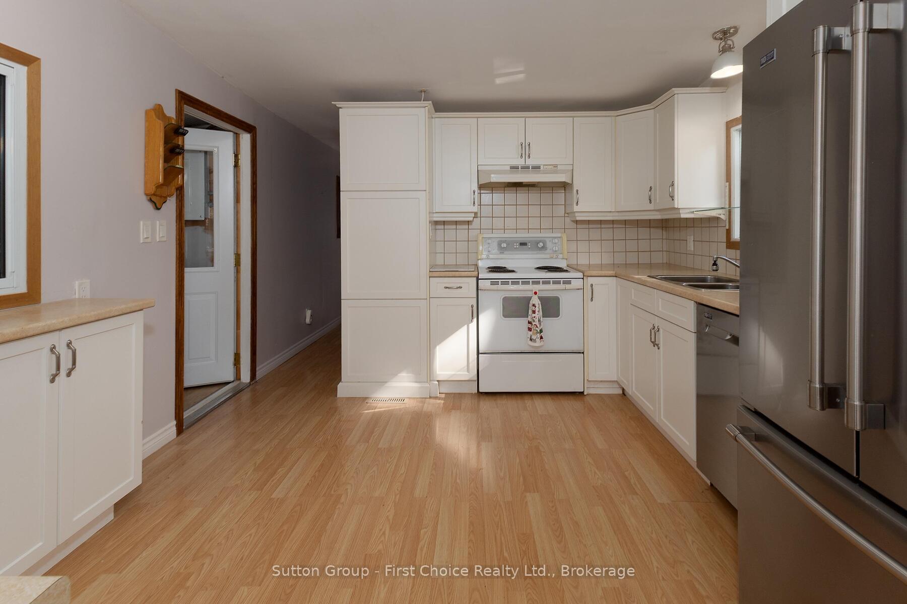 Photo 10 of 129 Ash Street, Perth East, Crystal Lake — HOMEH