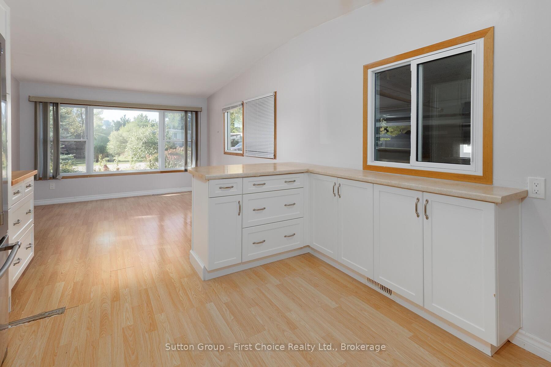 Photo 11 of 129 Ash Street, Perth East, Crystal Lake — HOMEH