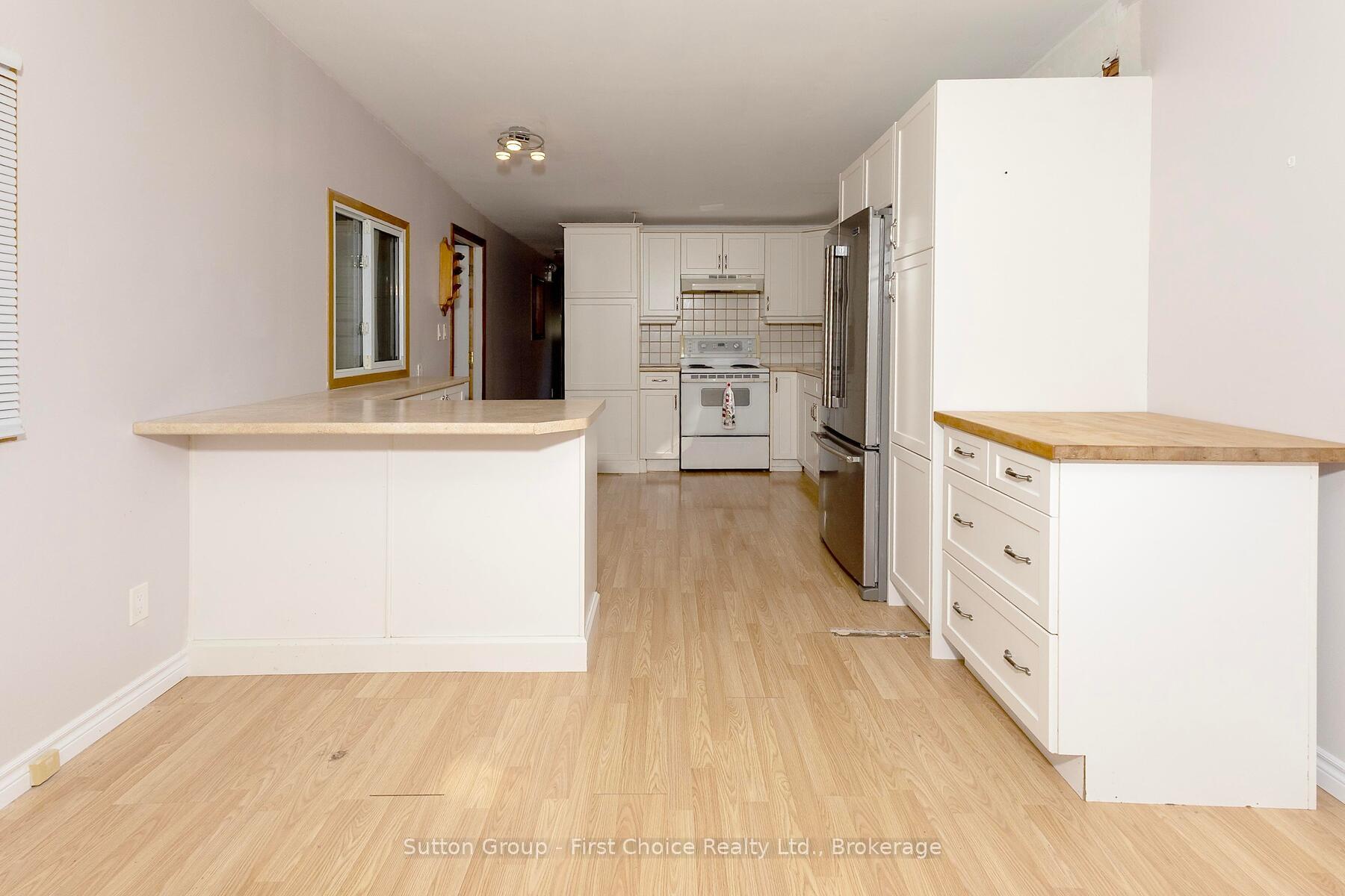 Photo 13 of 129 Ash Street, Perth East, Crystal Lake — HOMEH