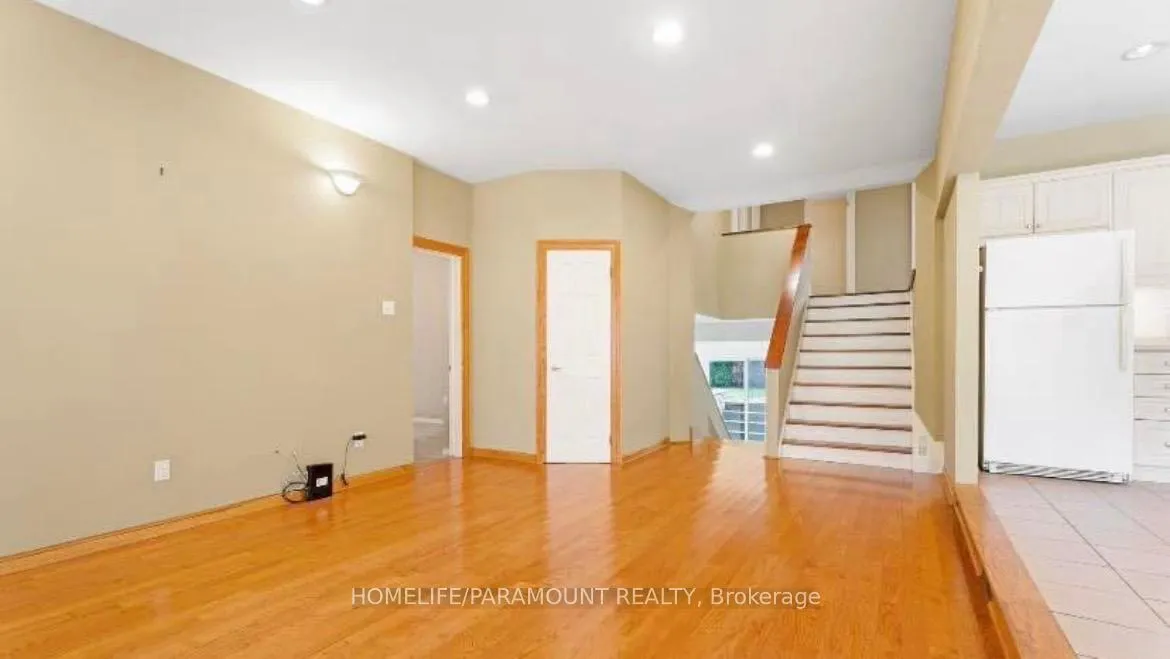 Photo 4 of 196 Nelson Street W, Oakville, Bronte — HOMEH