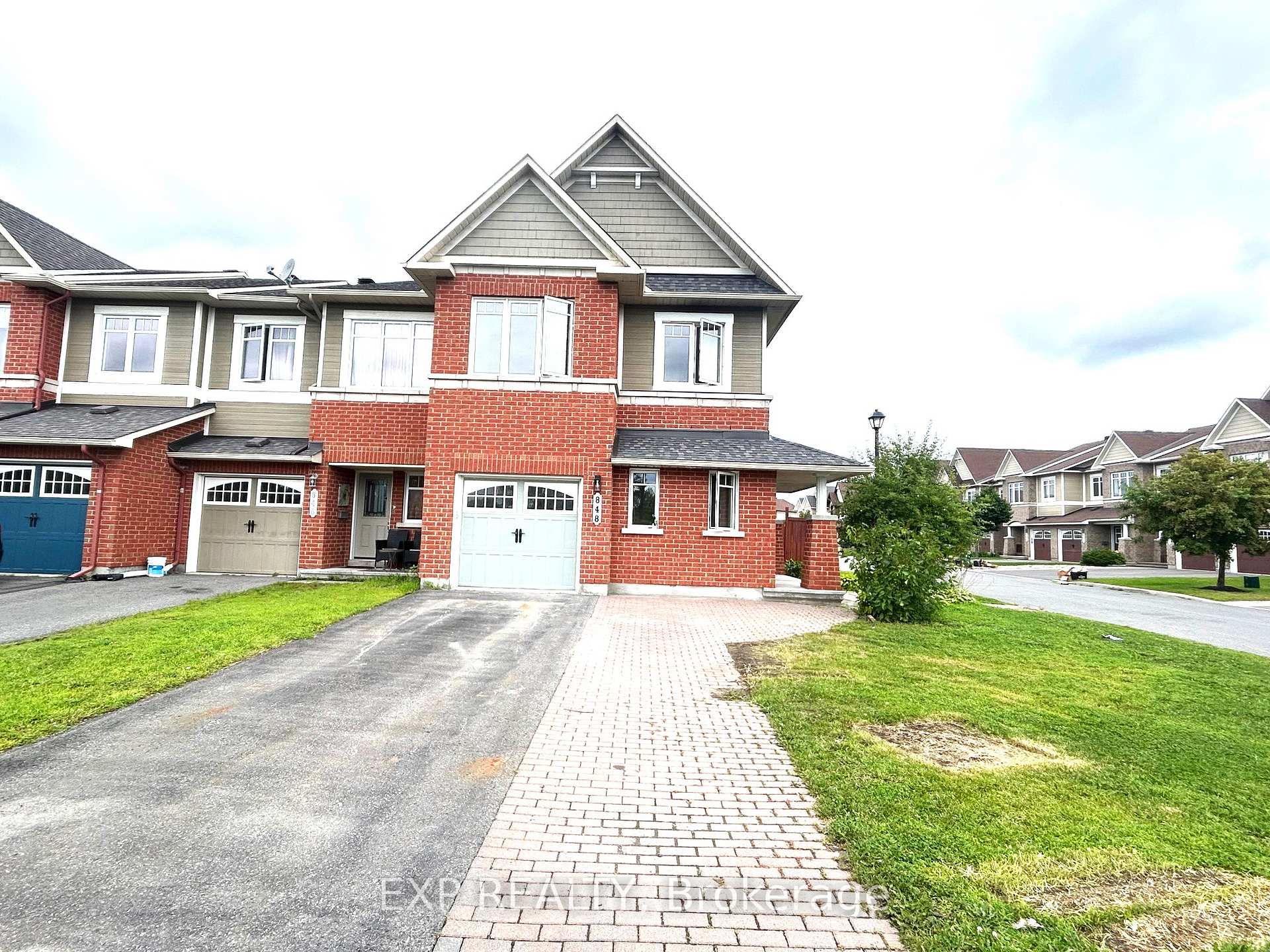 Front of 848 Ashenvale Way