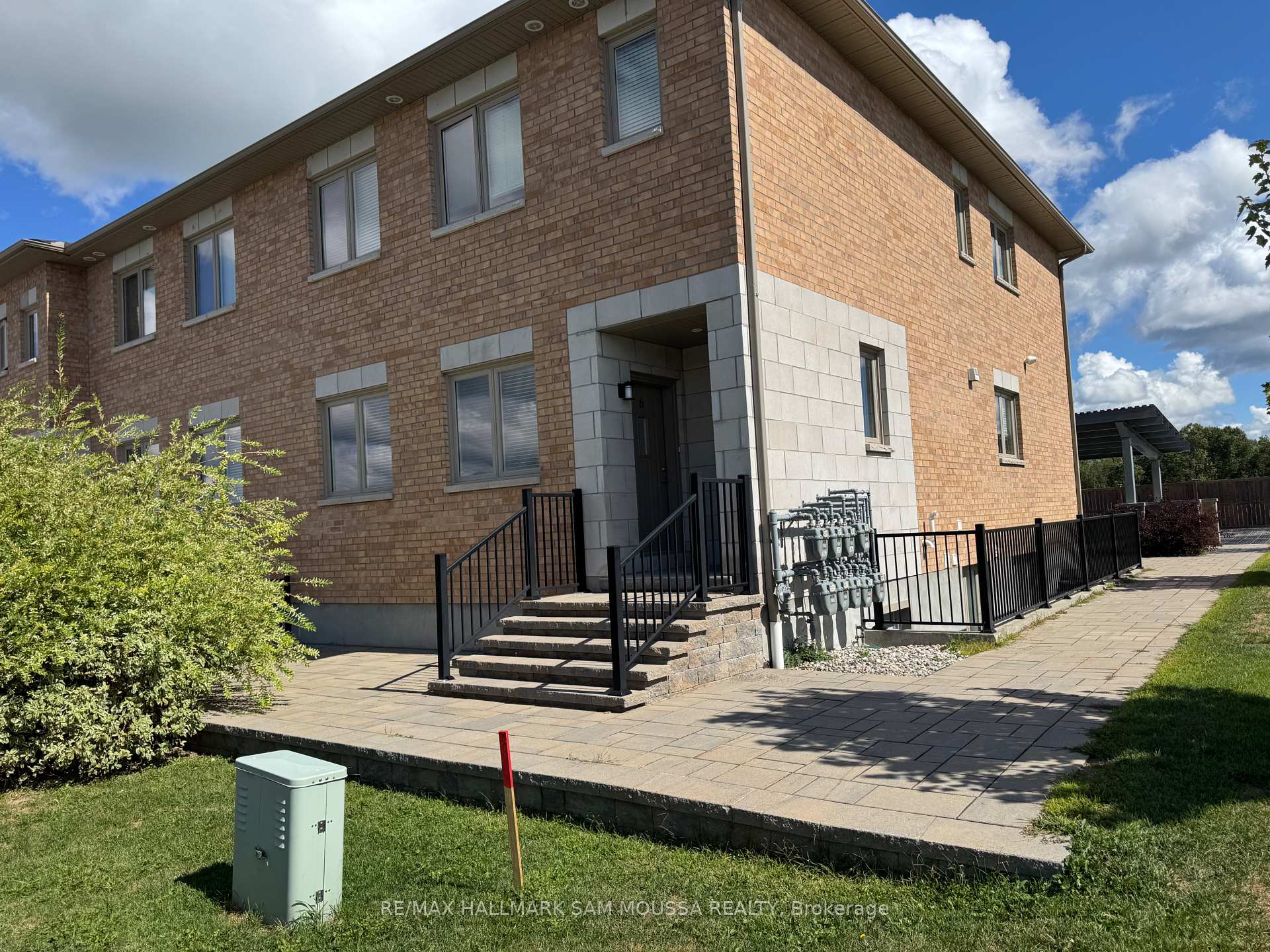 Photo 2 of Unit 6, 39 Senators Gate Drive, Perth — HOMEH