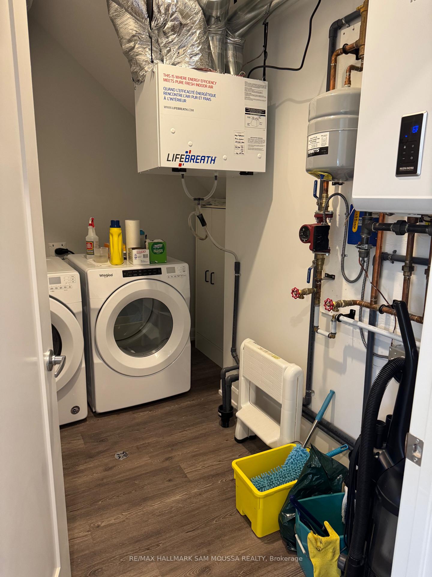 Photo 15 of Unit 6, 39 Senators Gate Drive, Perth — HOMEH