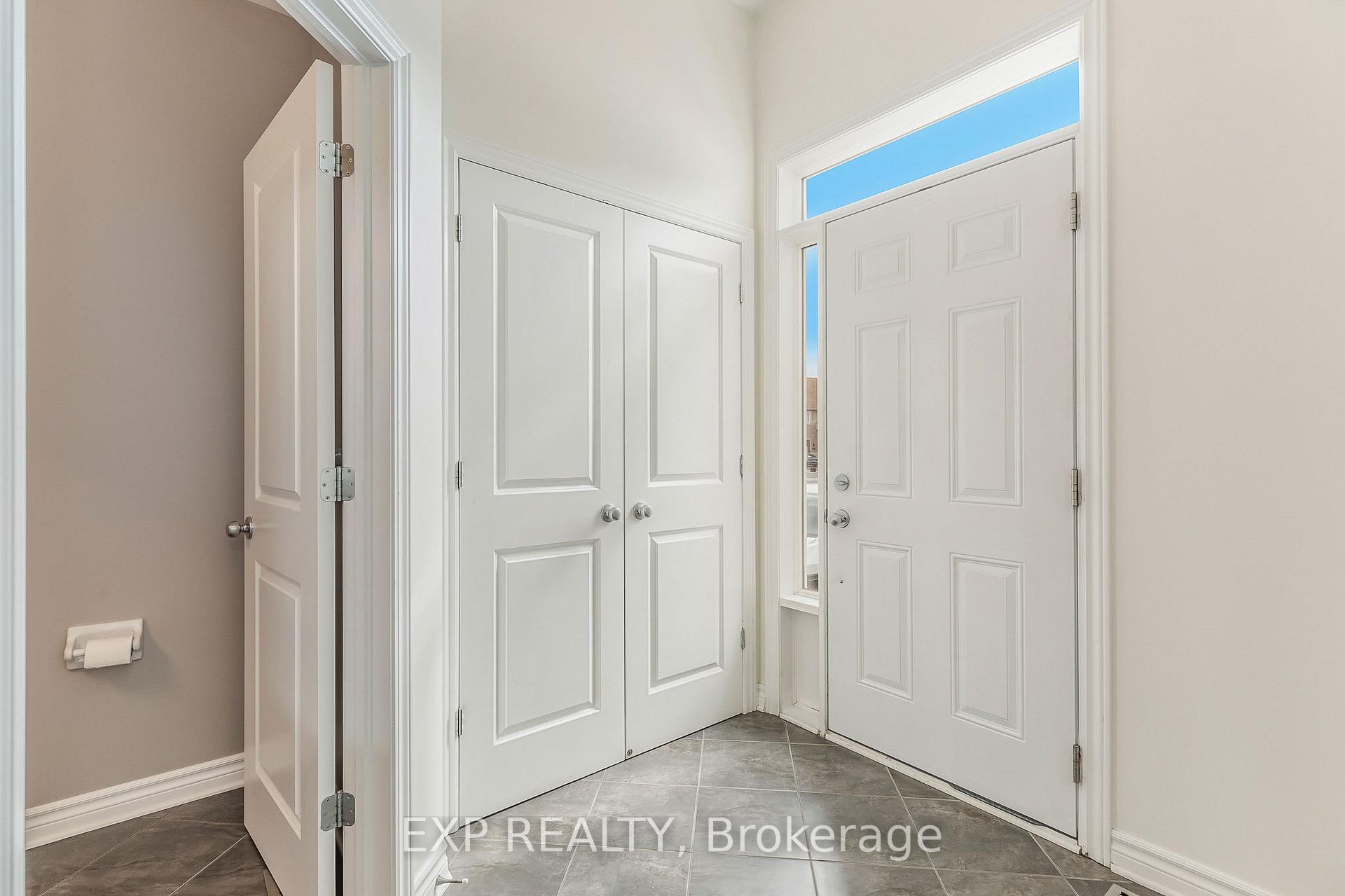 Photo 2 of 136 Whispering Winds Way, Ottawa, Mer Bleue/Bradley Estates/Anderson Park — HOMEH
