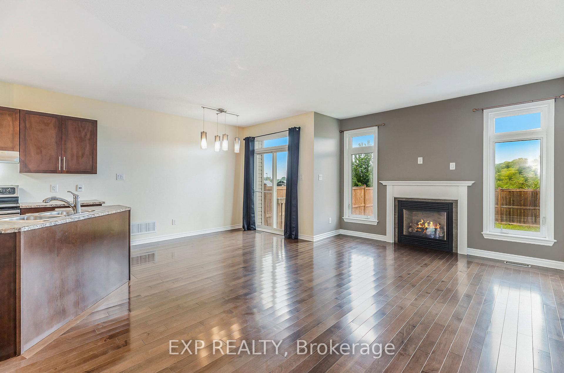 Photo 4 of 136 Whispering Winds Way, Ottawa, Mer Bleue/Bradley Estates/Anderson Park — HOMEH