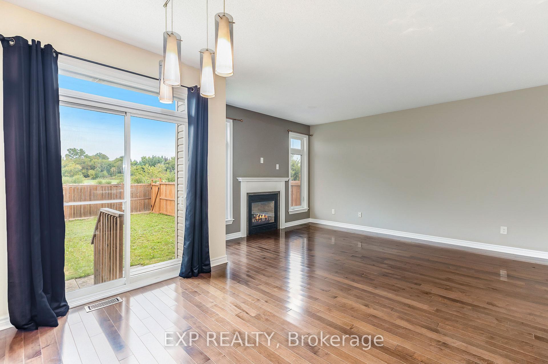 Photo 5 of 136 Whispering Winds Way, Ottawa, Mer Bleue/Bradley Estates/Anderson Park — HOMEH