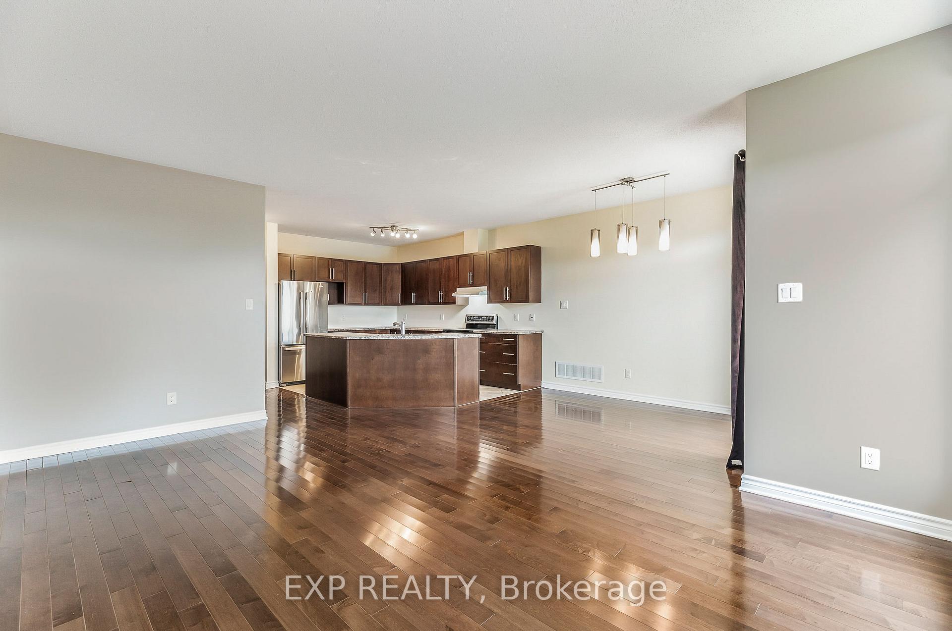 Photo 8 of 136 Whispering Winds Way, Ottawa, Mer Bleue/Bradley Estates/Anderson Park — HOMEH
